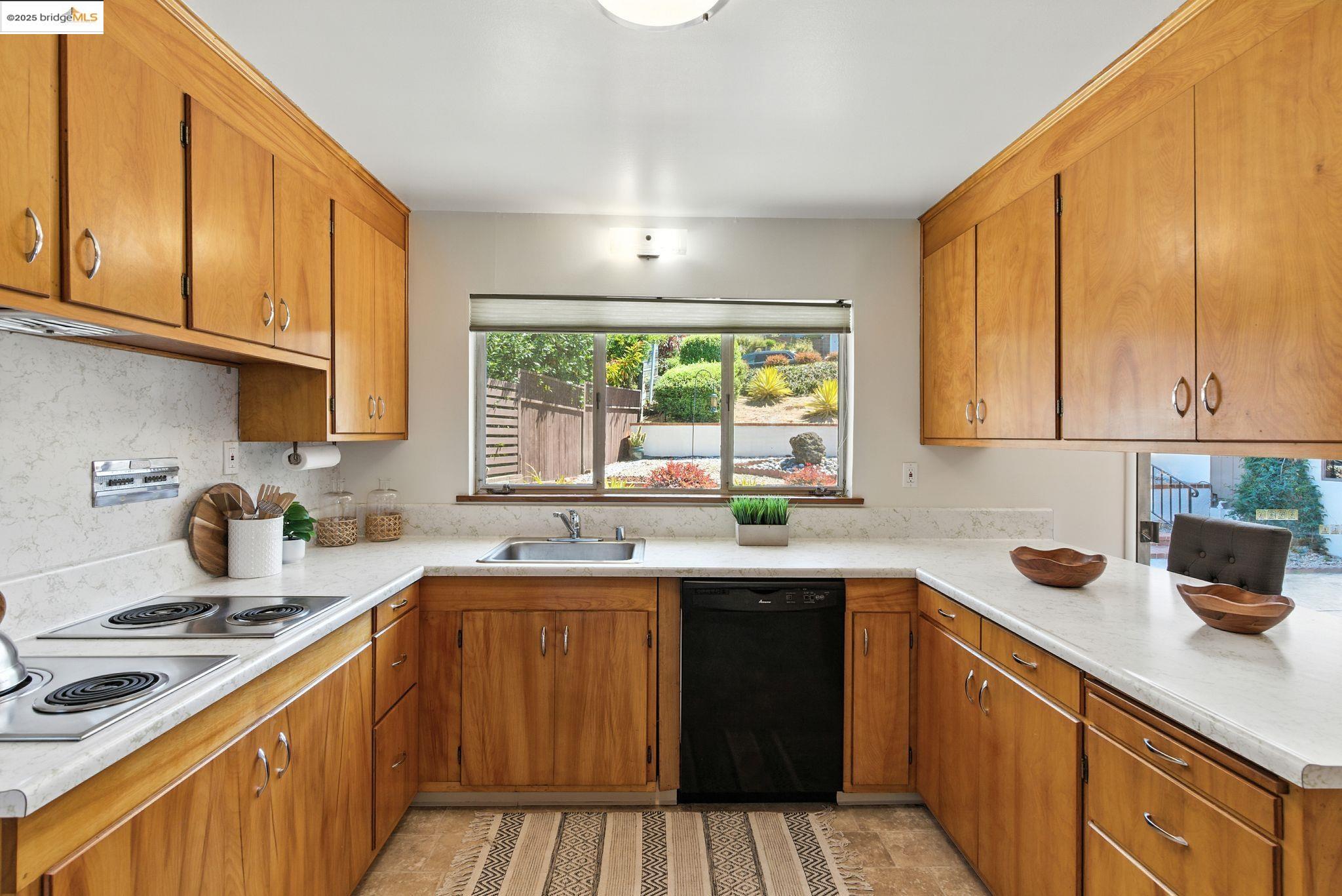 Detail Gallery Image 17 of 43 For 2679 Tamalpais Ave, El Cerrito,  CA 94530 - 4 Beds | 3 Baths
