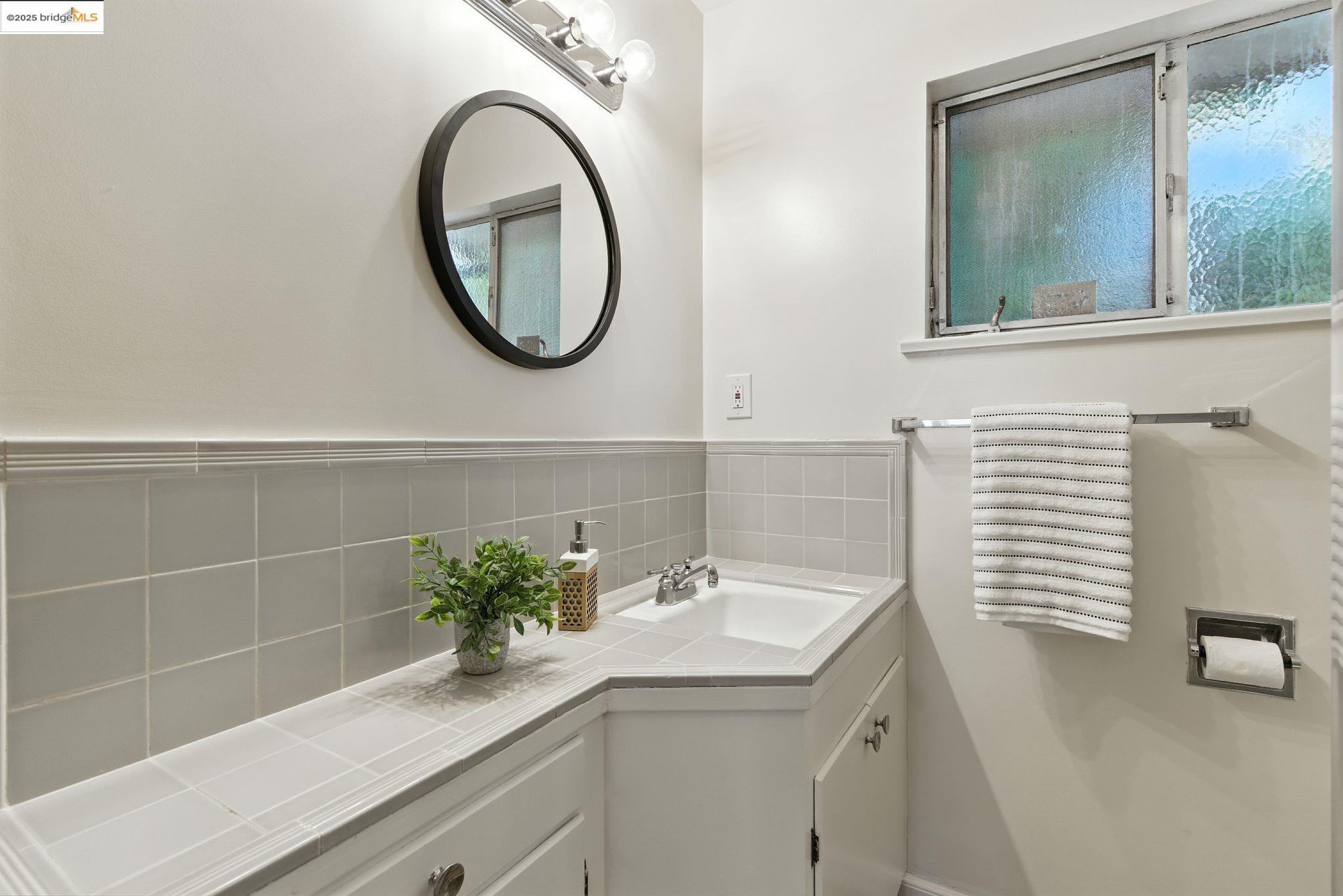 Detail Gallery Image 26 of 43 For 2679 Tamalpais Ave, El Cerrito,  CA 94530 - 4 Beds | 3 Baths