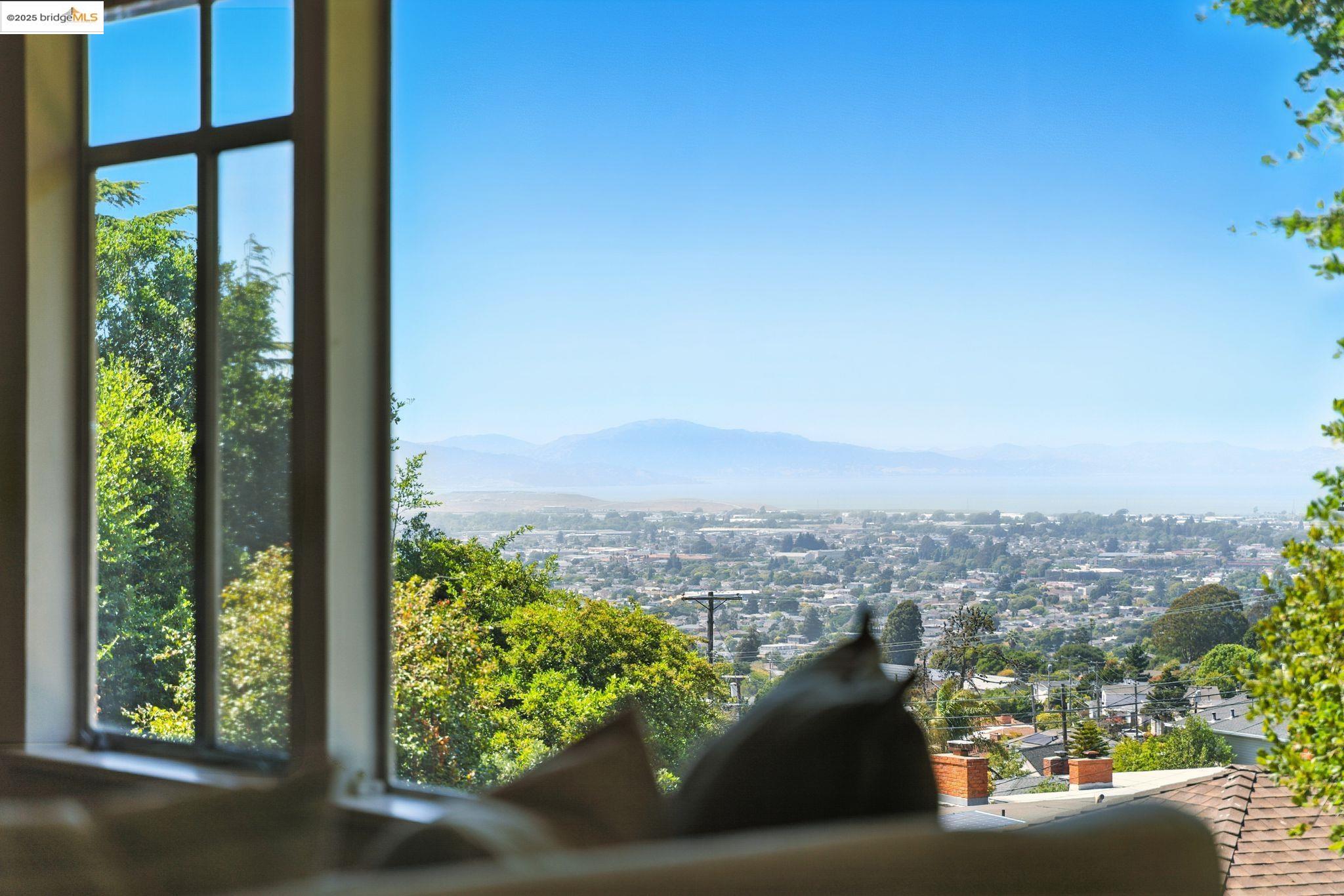 Detail Gallery Image 4 of 43 For 2679 Tamalpais Ave, El Cerrito,  CA 94530 - 4 Beds | 3 Baths