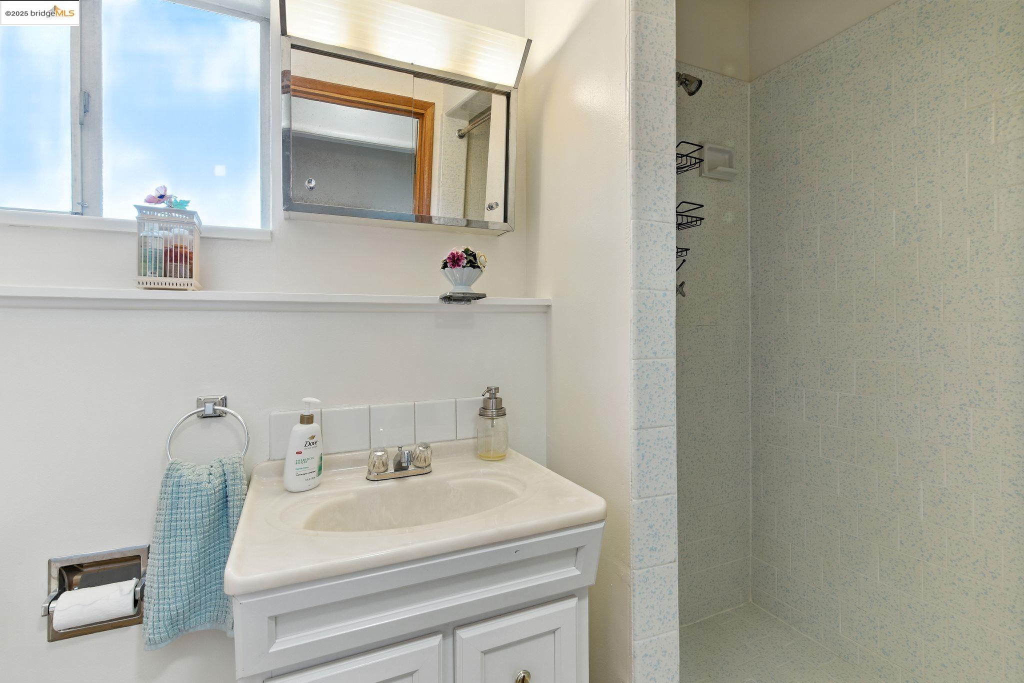 Detail Gallery Image 37 of 43 For 2679 Tamalpais Ave, El Cerrito,  CA 94530 - 4 Beds | 3 Baths