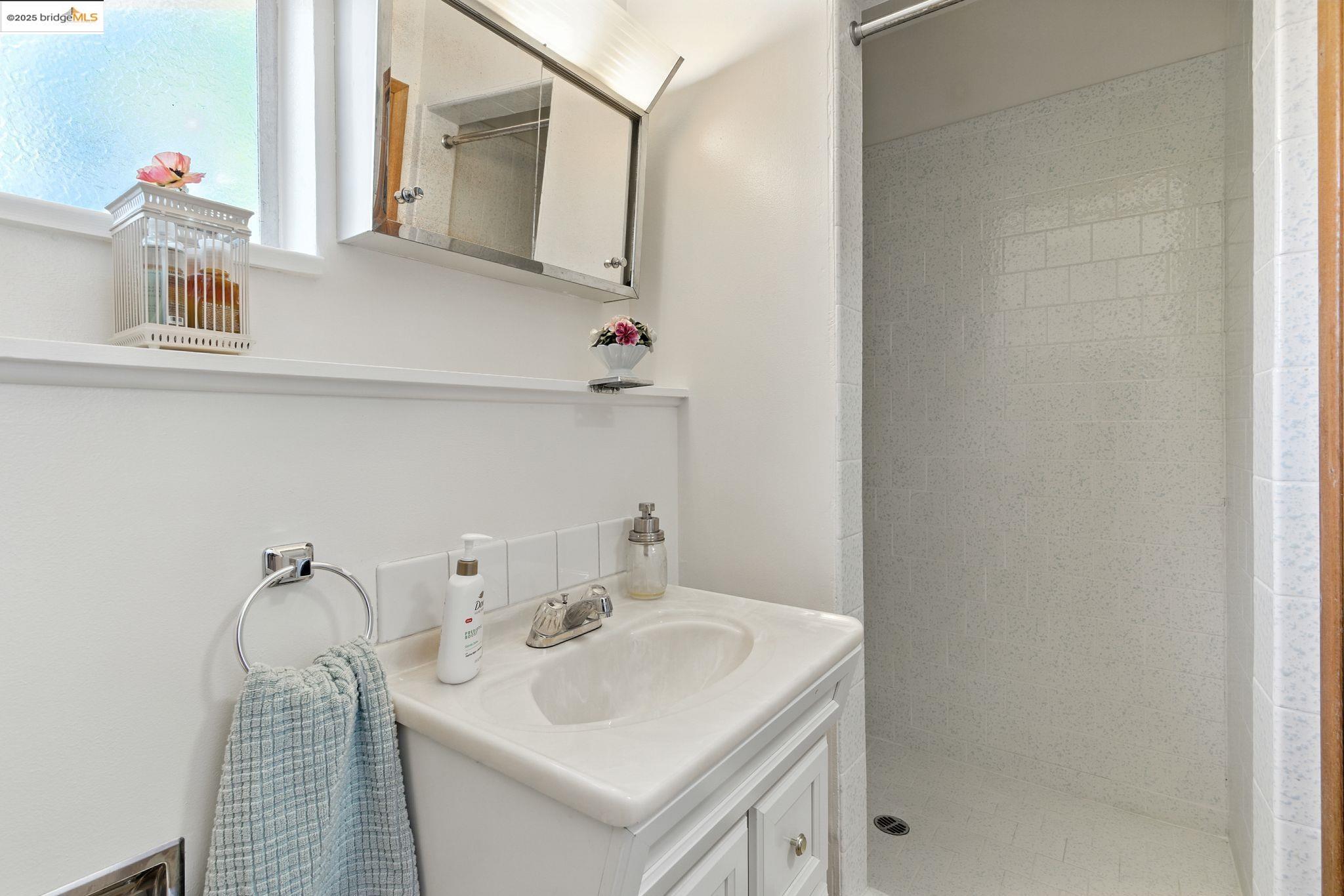 Detail Gallery Image 38 of 43 For 2679 Tamalpais Ave, El Cerrito,  CA 94530 - 4 Beds | 3 Baths