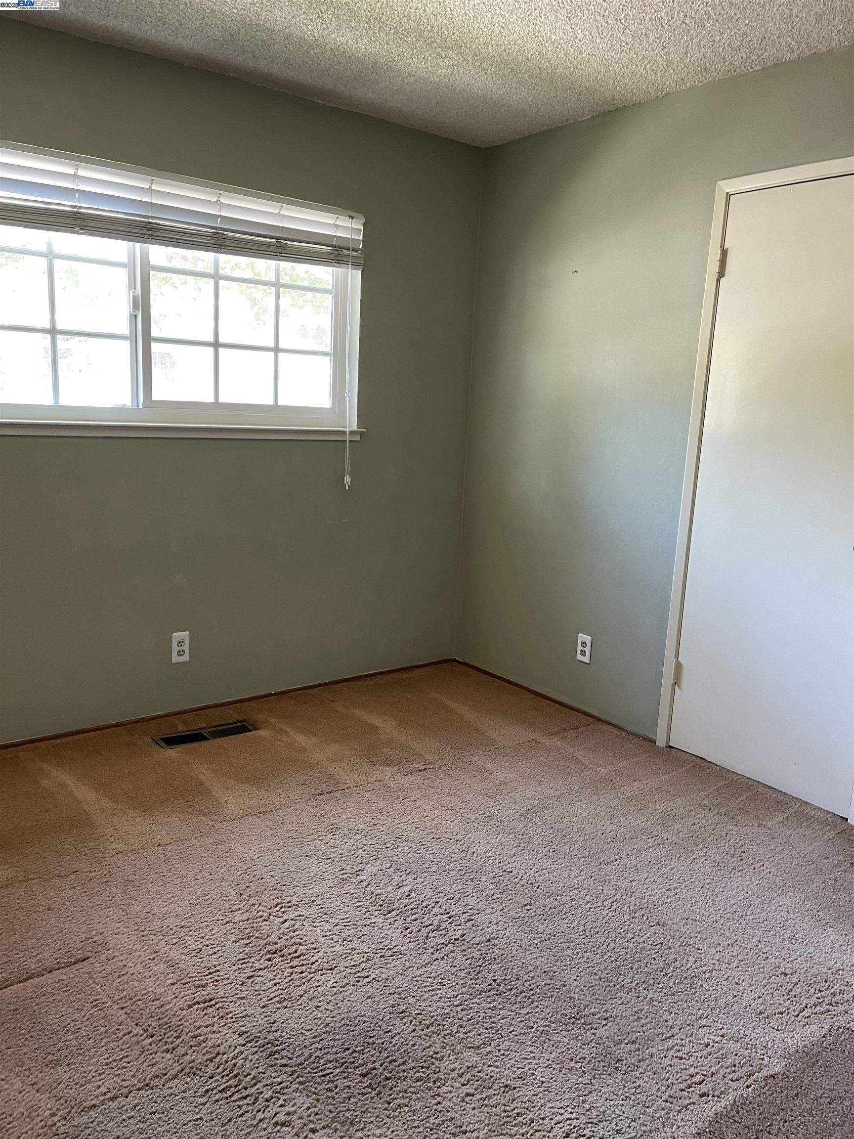 Detail Gallery Image 9 of 11 For 2295 Camino Brazos, Pleasanton,  CA 94566-5812 - 4 Beds | 2 Baths
