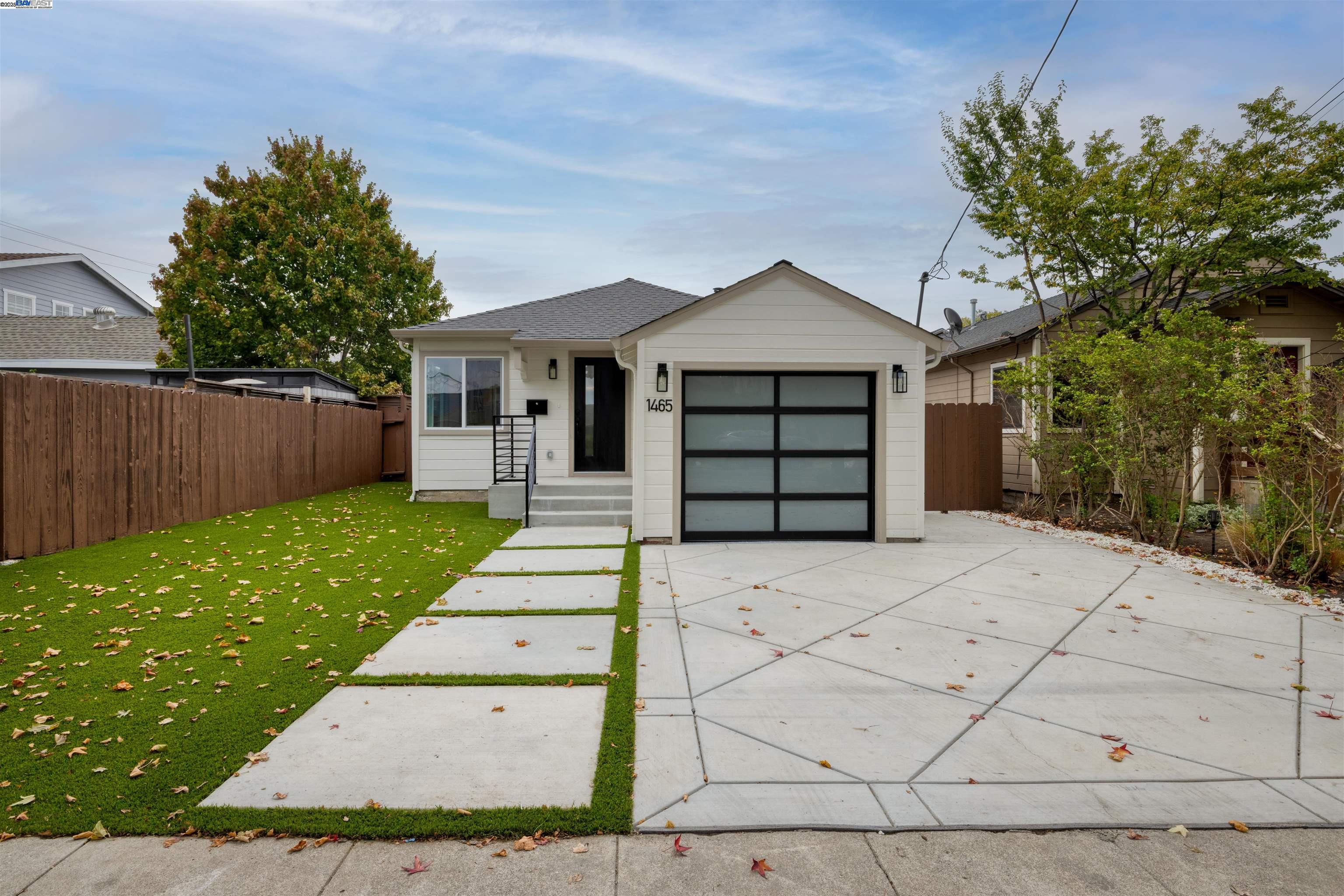 Detail Gallery Image 1 of 29 For 1465 6th St, Berkeley,  CA 94710 - 3 Beds | 2 Baths