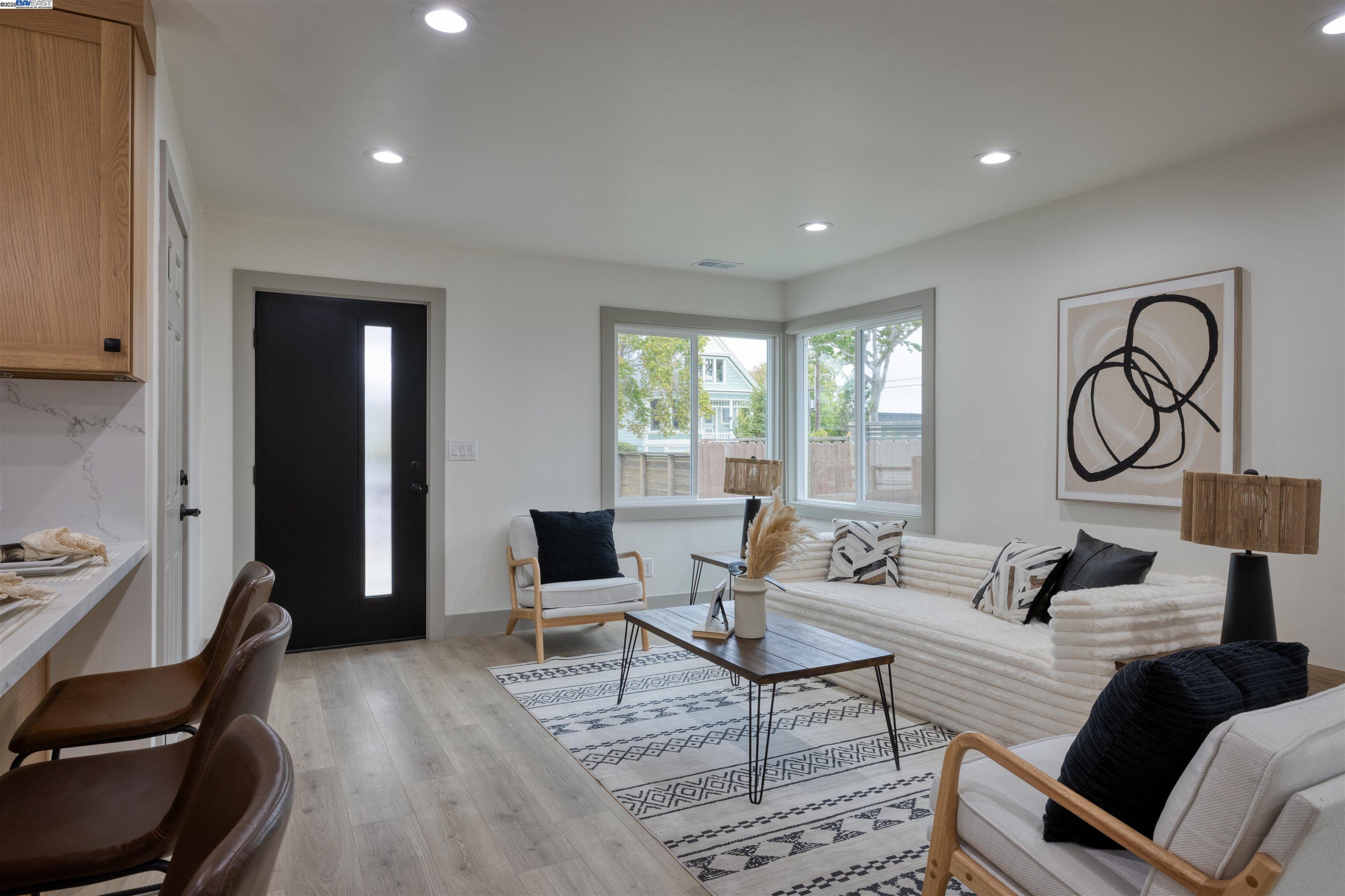 Detail Gallery Image 2 of 29 For 1465 6th St, Berkeley,  CA 94710 - 3 Beds | 2 Baths
