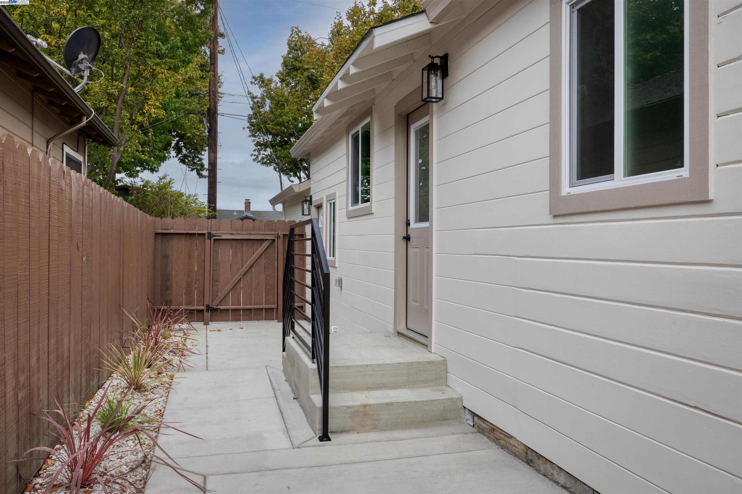 Detail Gallery Image 20 of 29 For 1465 6th St, Berkeley,  CA 94710 - 3 Beds | 2 Baths