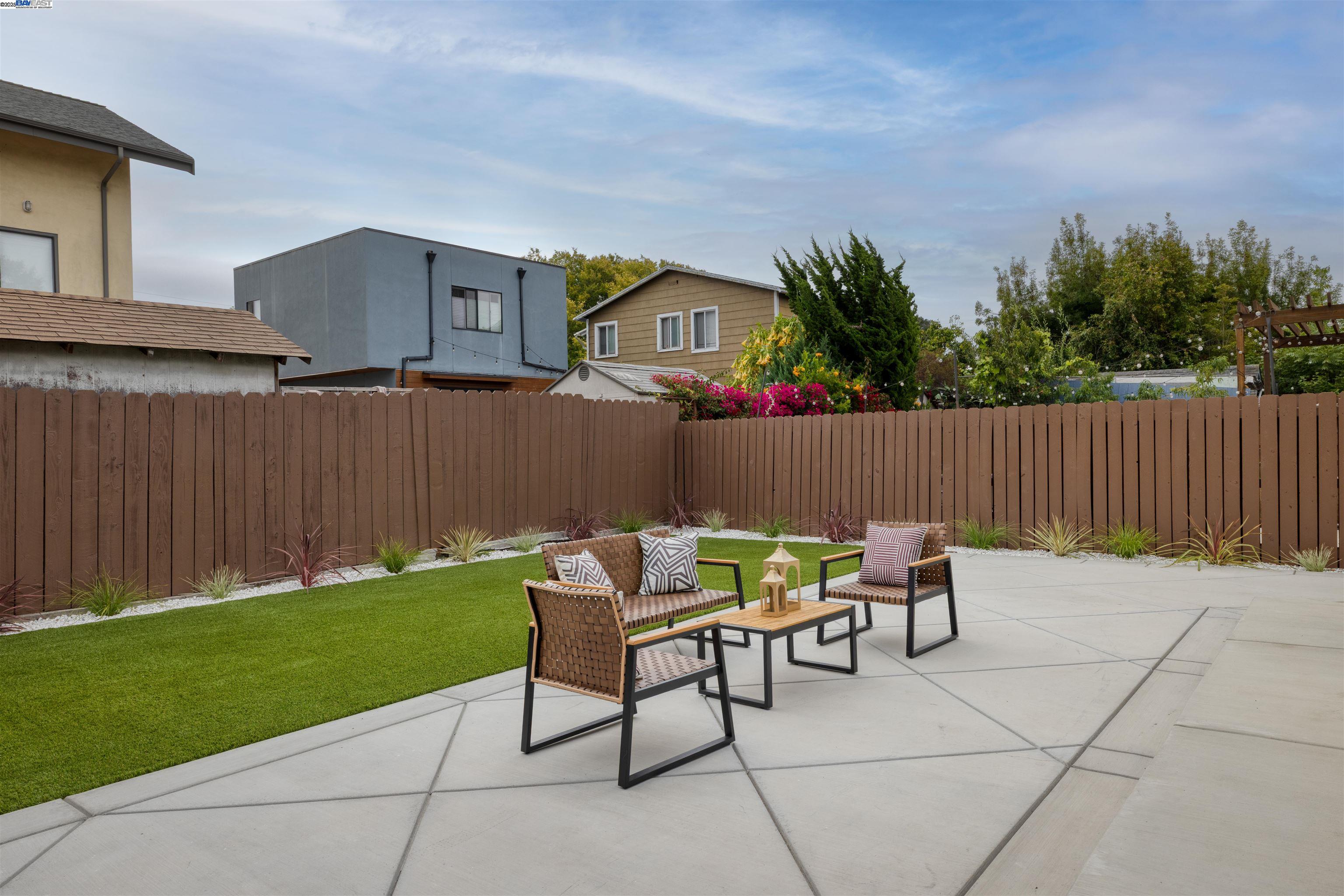 Detail Gallery Image 23 of 29 For 1465 6th St, Berkeley,  CA 94710 - 3 Beds | 2 Baths