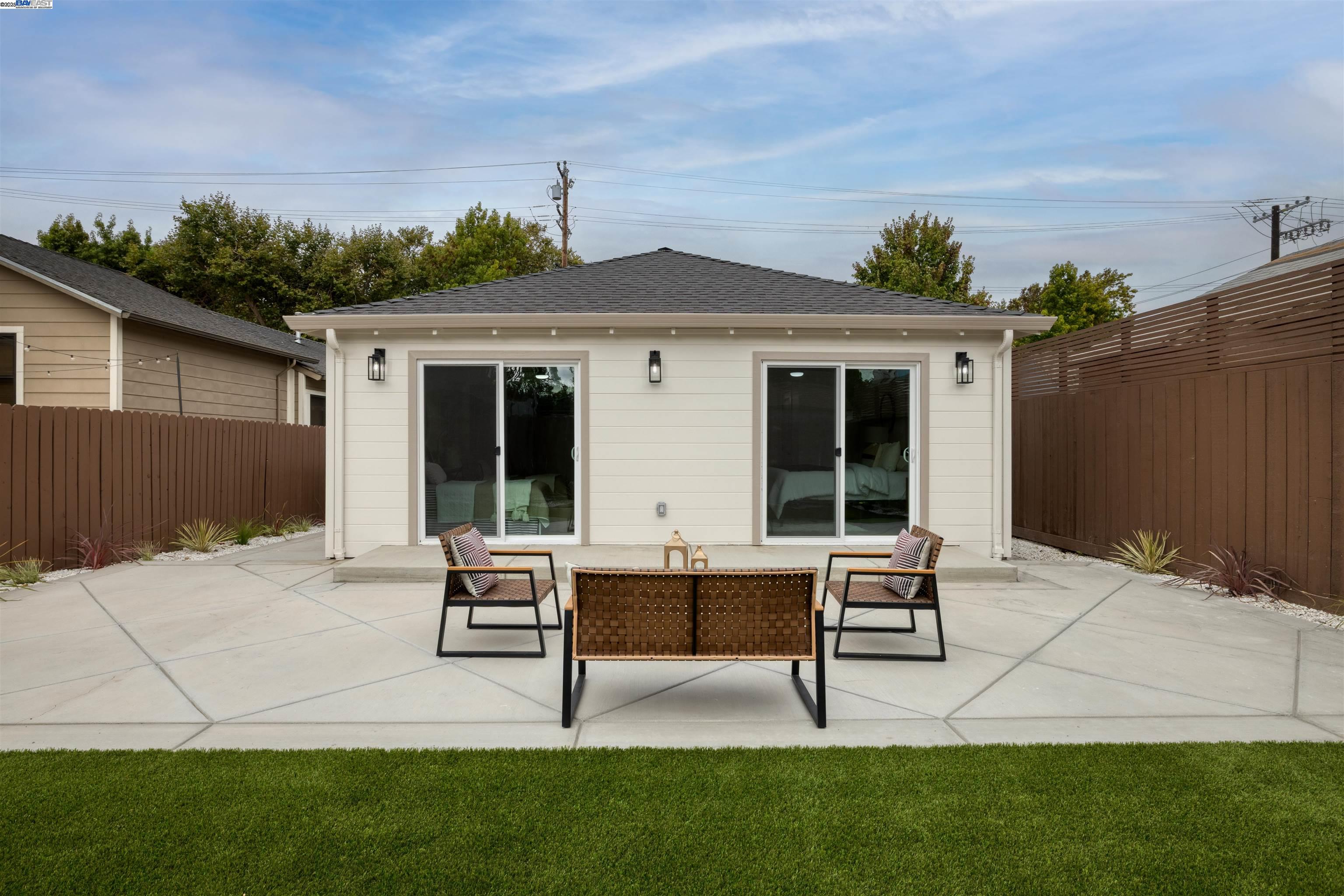 Detail Gallery Image 24 of 29 For 1465 6th St, Berkeley,  CA 94710 - 3 Beds | 2 Baths