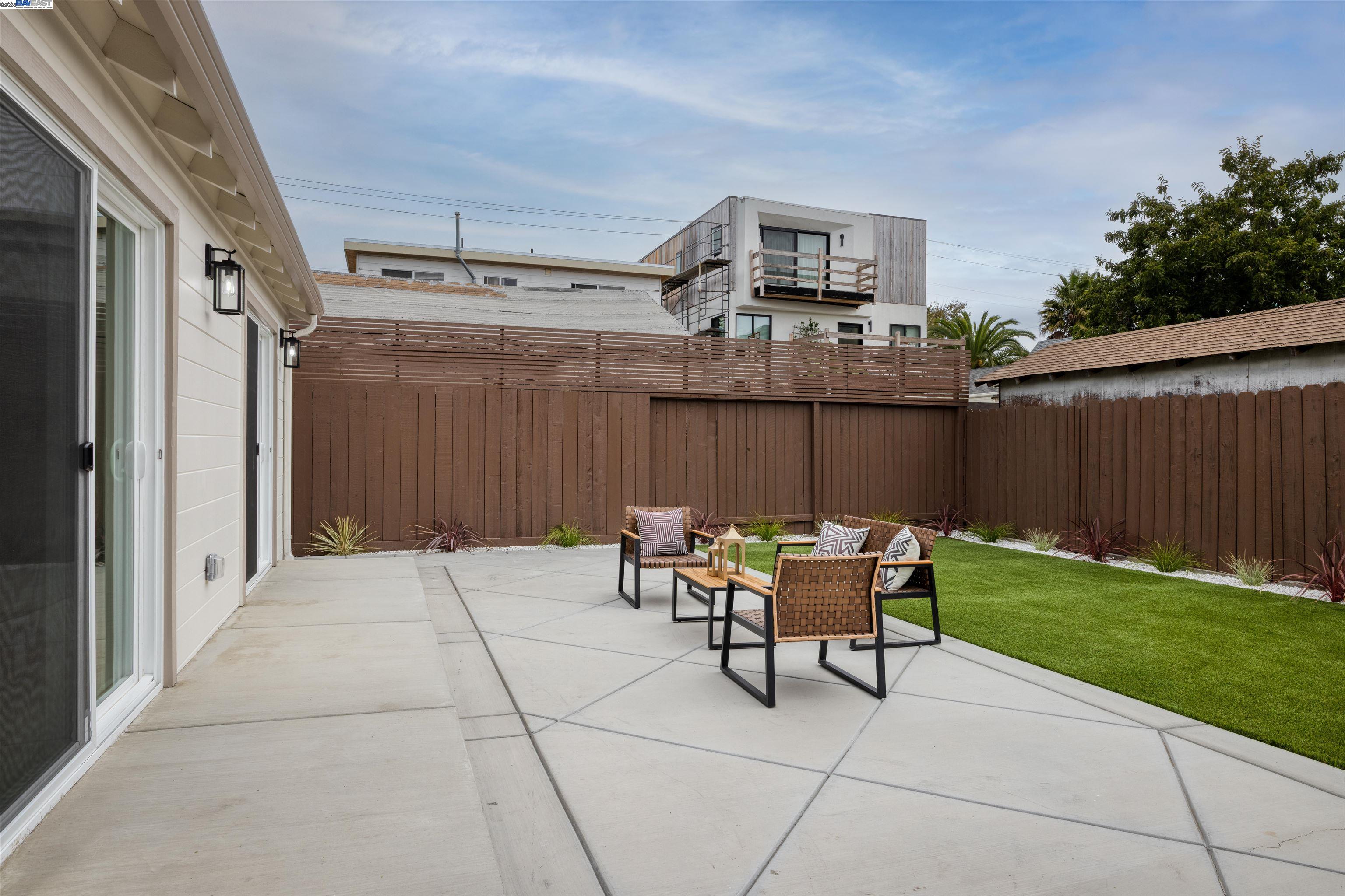 Detail Gallery Image 25 of 29 For 1465 6th St, Berkeley,  CA 94710 - 3 Beds | 2 Baths