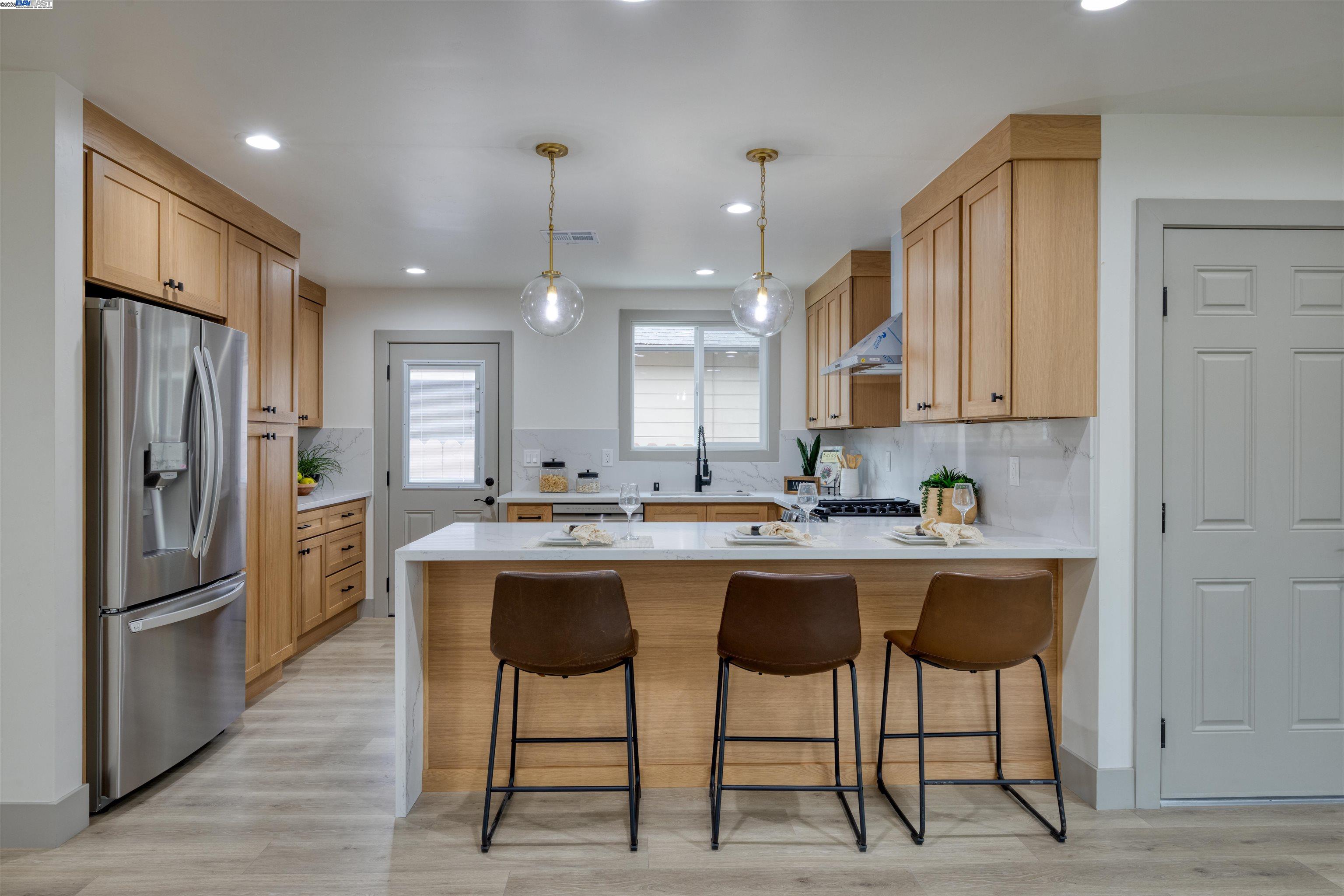 Detail Gallery Image 6 of 29 For 1465 6th St, Berkeley,  CA 94710 - 3 Beds | 2 Baths