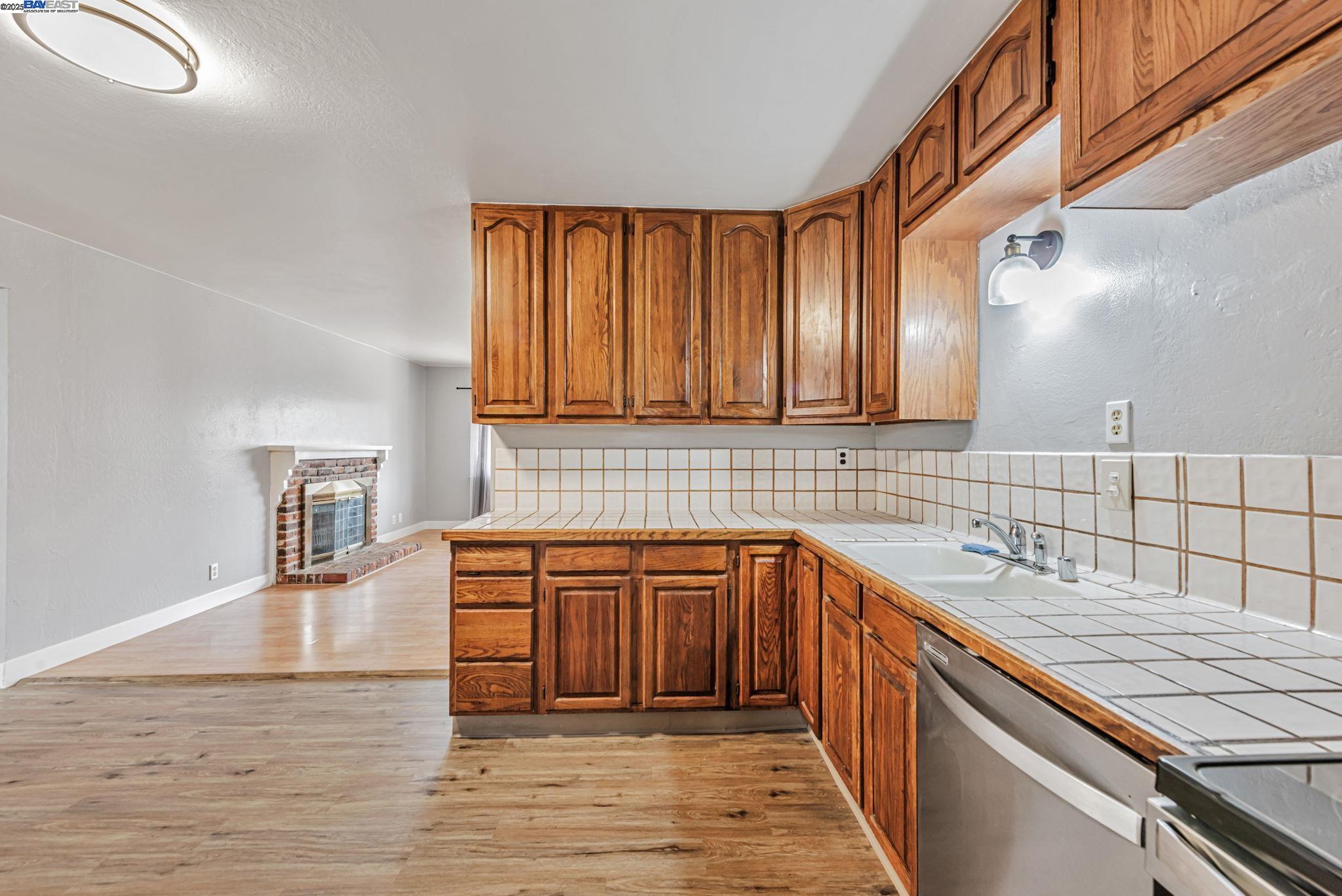 Detail Gallery Image 12 of 41 For 24930 2nd St, Hayward,  CA 94541 - 4 Beds | 2 Baths