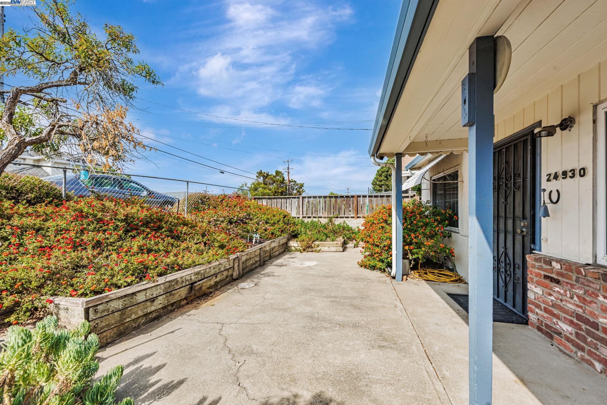 Detail Gallery Image 3 of 41 For 24930 2nd St, Hayward,  CA 94541 - 4 Beds | 2 Baths