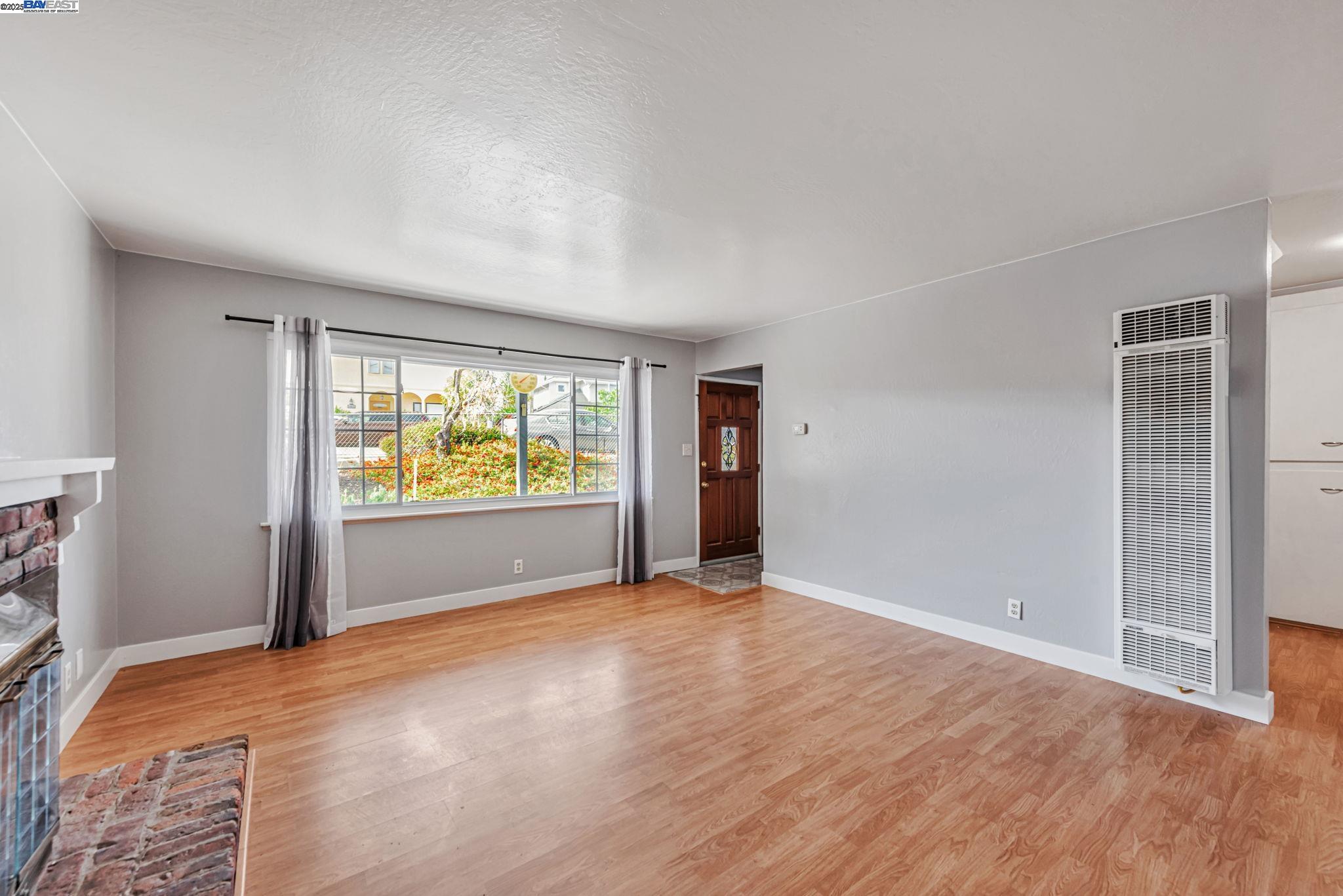 Detail Gallery Image 4 of 41 For 24930 2nd St, Hayward,  CA 94541 - 4 Beds | 2 Baths
