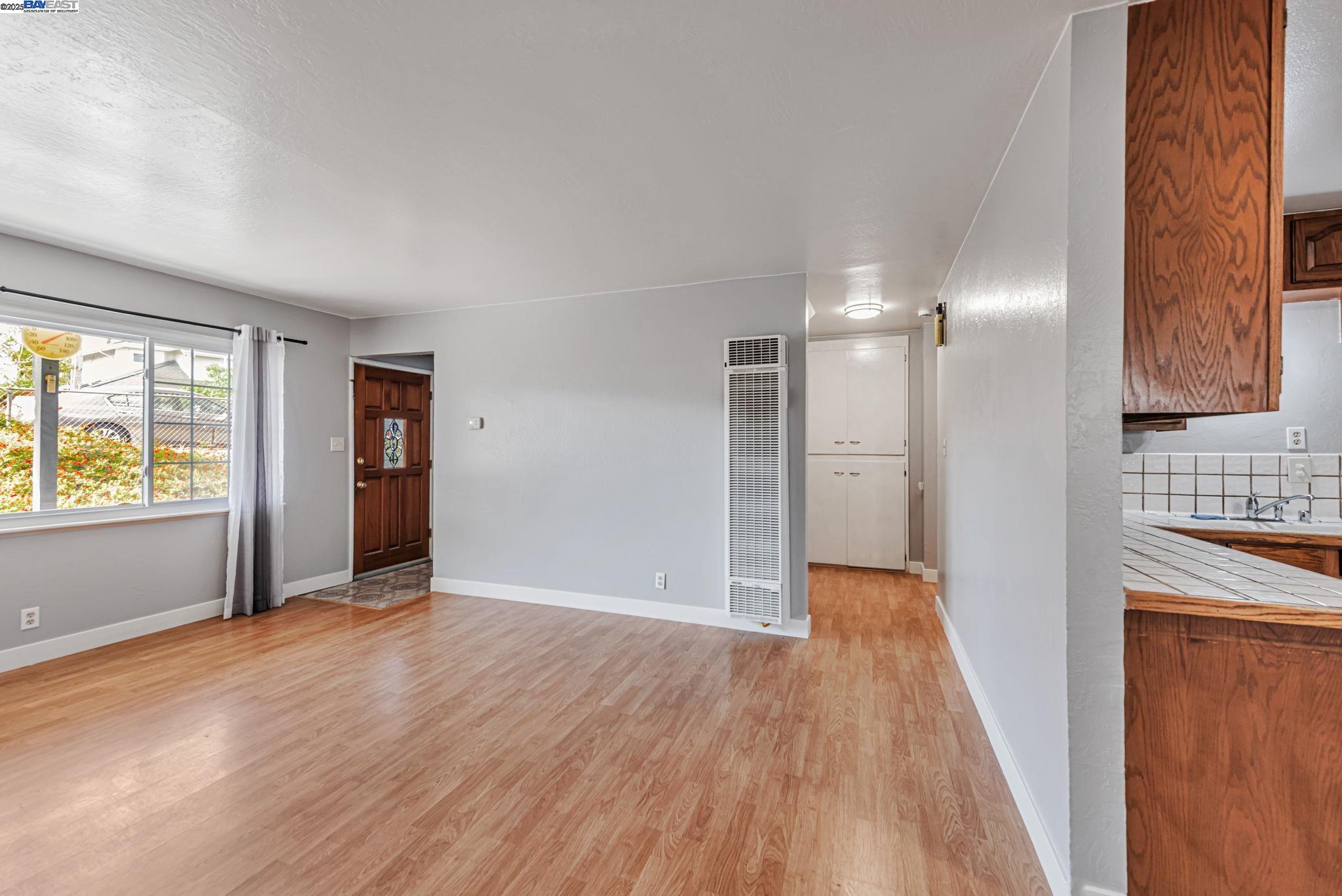 Detail Gallery Image 5 of 41 For 24930 2nd St, Hayward,  CA 94541 - 4 Beds | 2 Baths