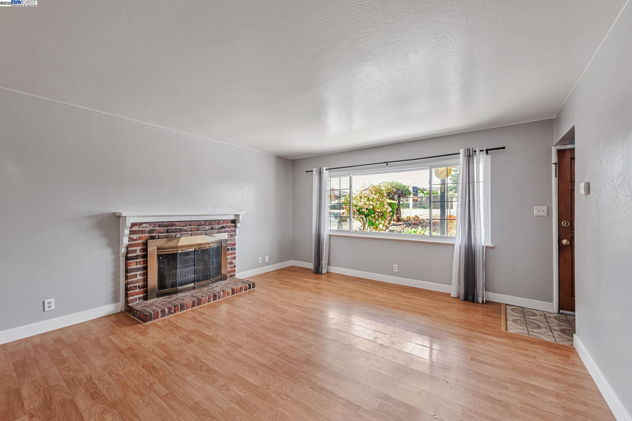 Detail Gallery Image 6 of 41 For 24930 2nd St, Hayward,  CA 94541 - 4 Beds | 2 Baths