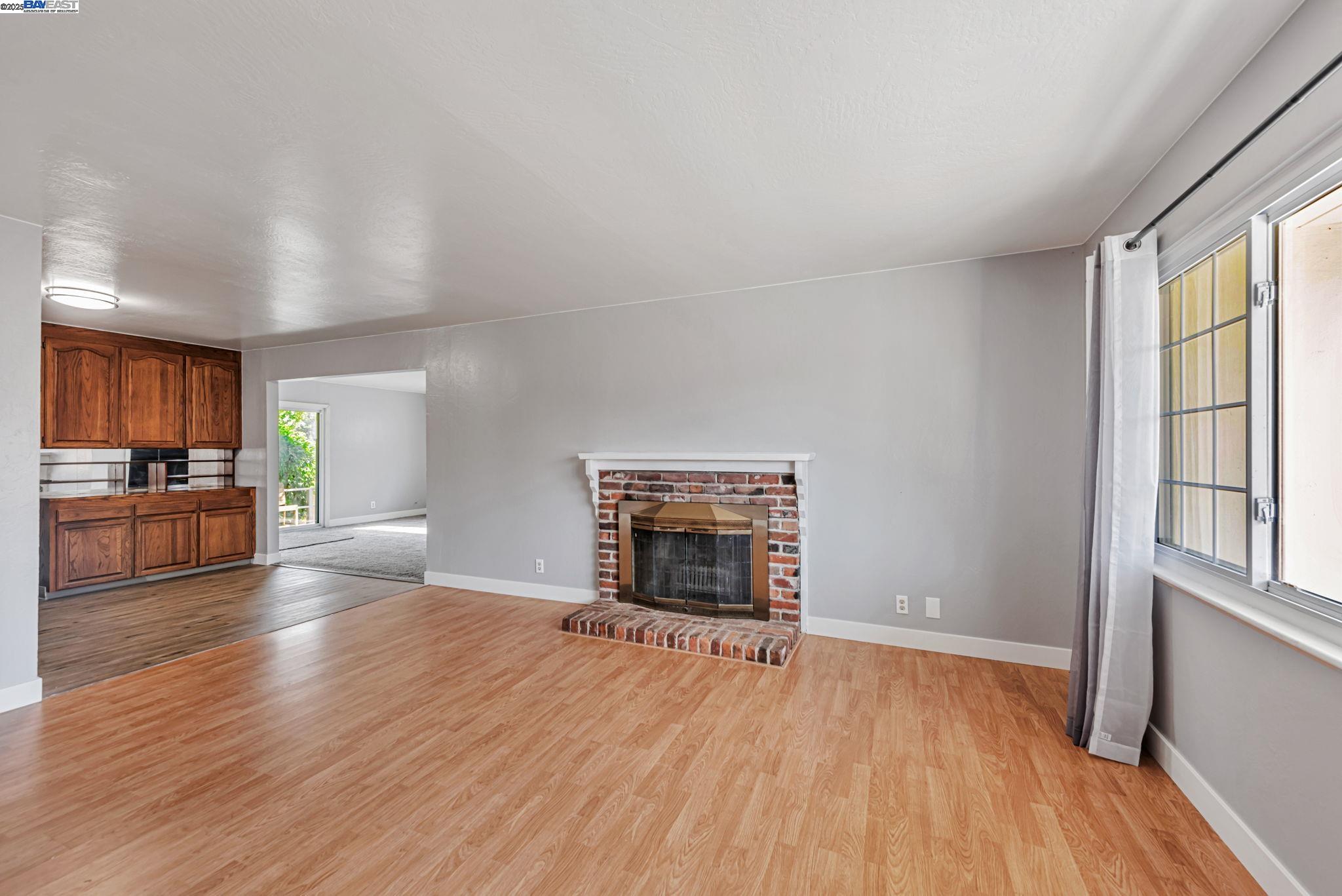 Detail Gallery Image 7 of 41 For 24930 2nd St, Hayward,  CA 94541 - 4 Beds | 2 Baths