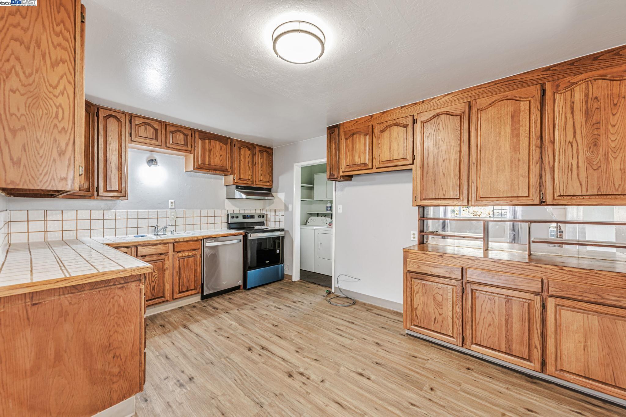 Detail Gallery Image 9 of 41 For 24930 2nd St, Hayward,  CA 94541 - 4 Beds | 2 Baths