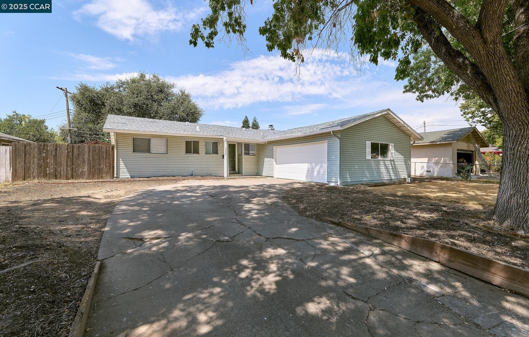 Detail Gallery Image 1 of 19 For 7524 Schreiner St, Sacramento,  CA 95822 - 3 Beds | 2 Baths