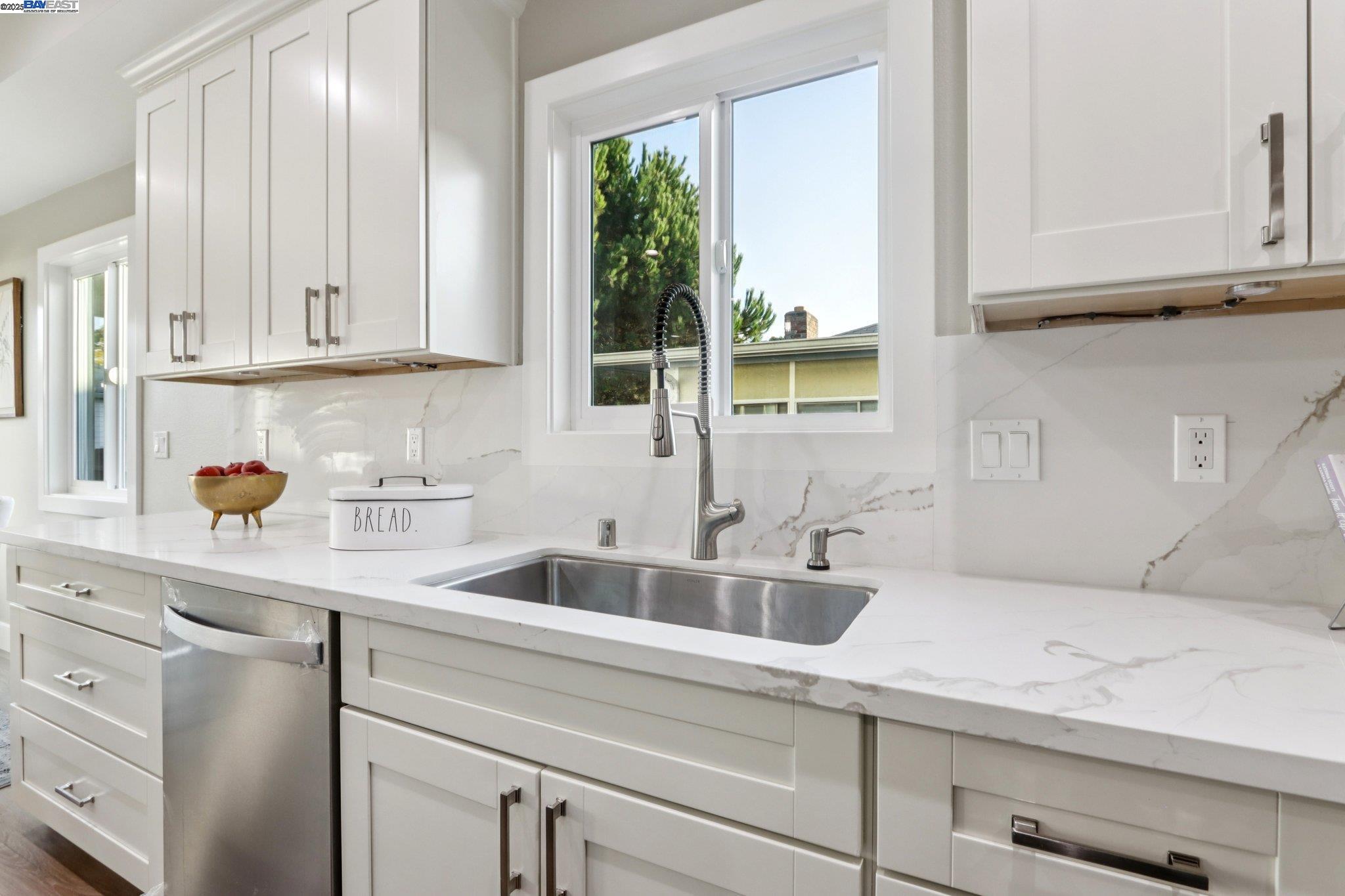 Detail Gallery Image 26 of 49 For 265 Berry Avenue, Hayward,  CA 94544 - 6 Beds | 4/2 Baths