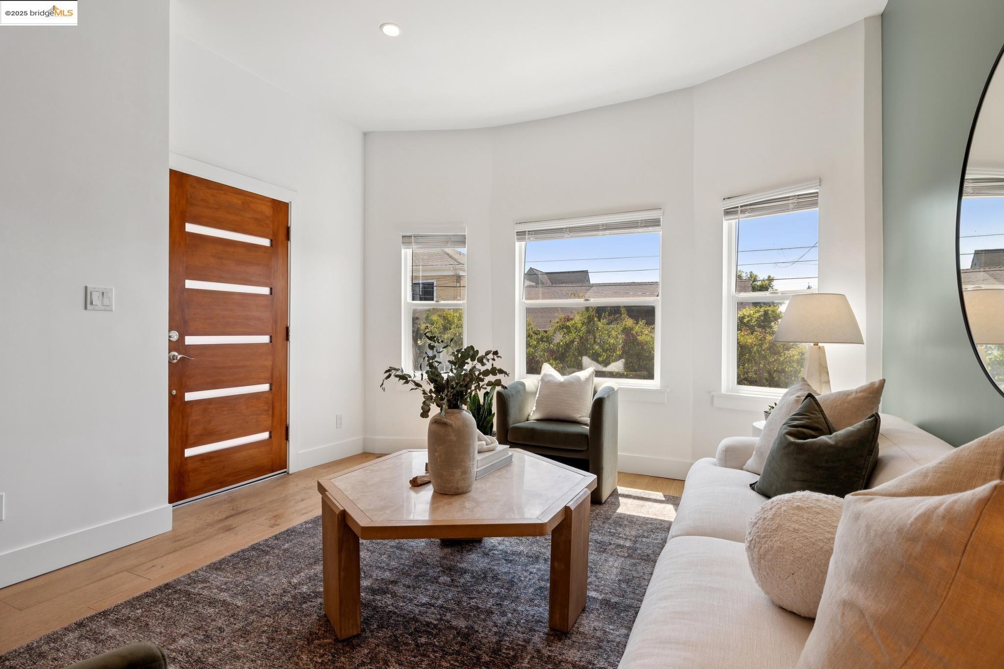 Detail Gallery Image 11 of 60 For 864 Arlington Ave, Oakland,  CA 94608 - 5 Beds | 5 Baths