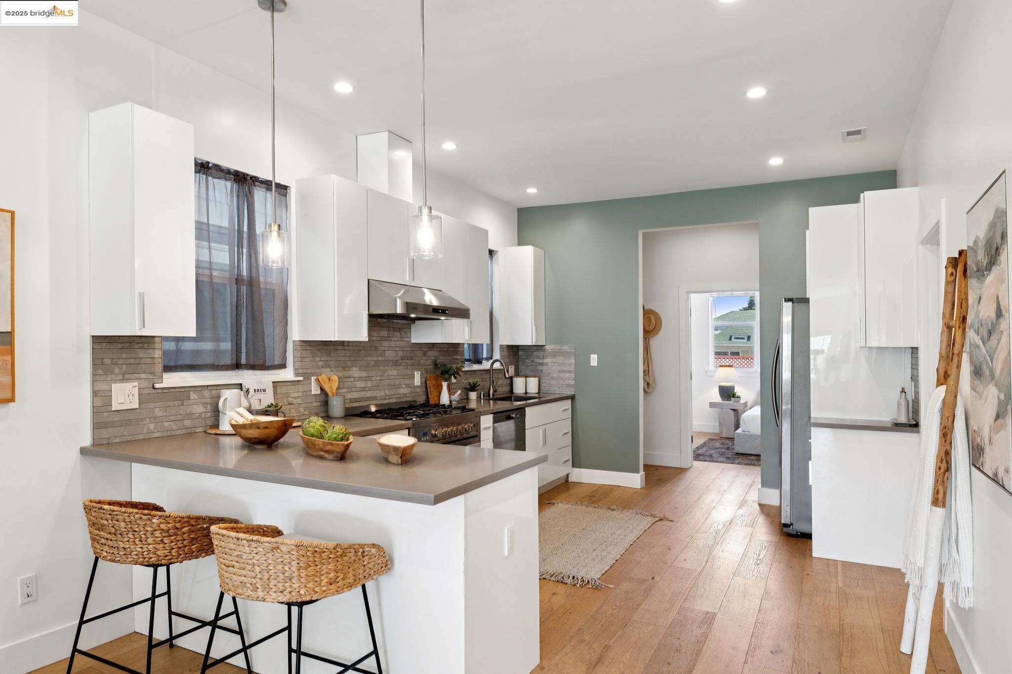 Detail Gallery Image 16 of 60 For 864 Arlington Ave, Oakland,  CA 94608 - 5 Beds | 5 Baths