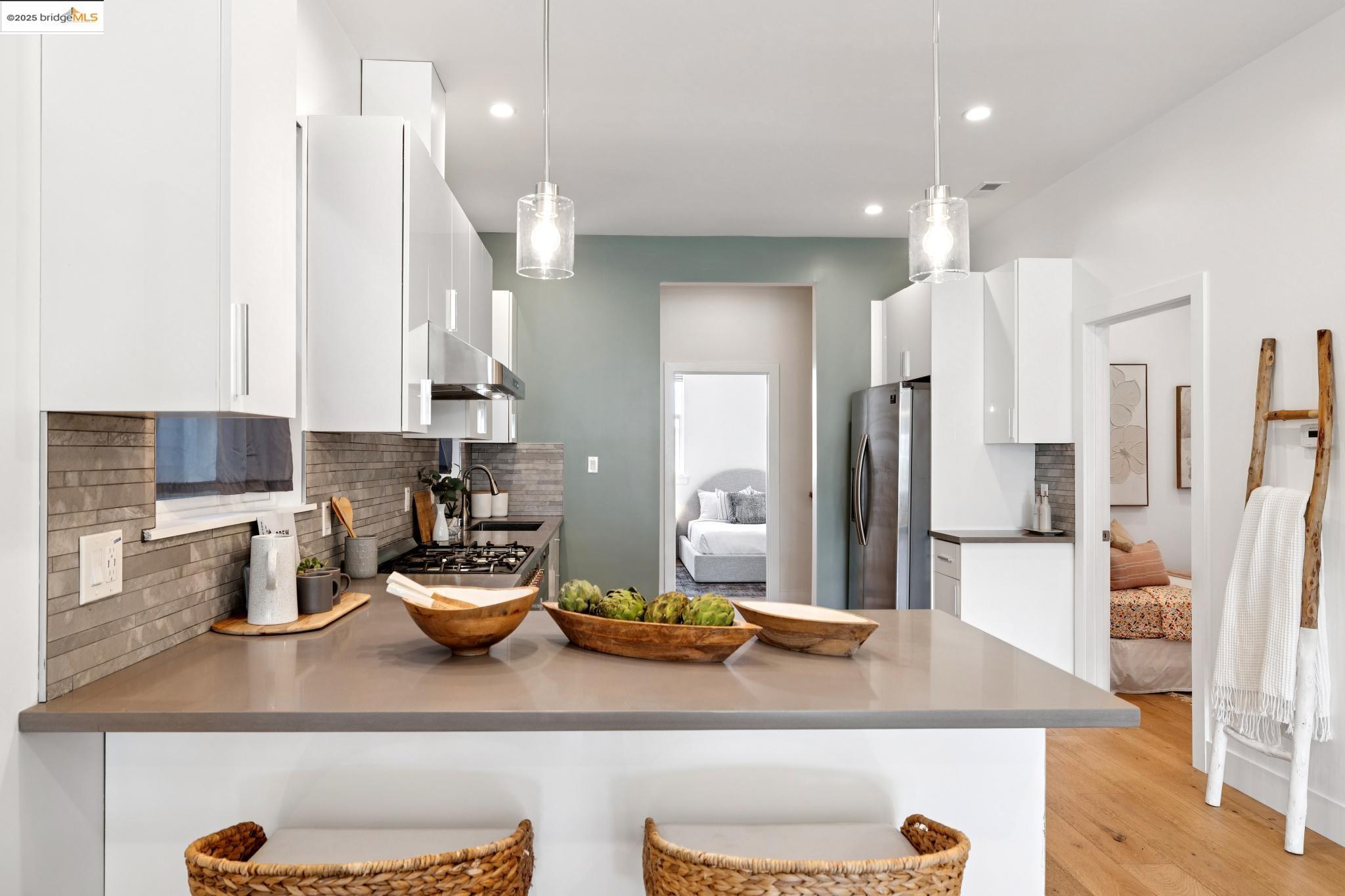 Detail Gallery Image 17 of 60 For 864 Arlington Ave, Oakland,  CA 94608 - 5 Beds | 5 Baths