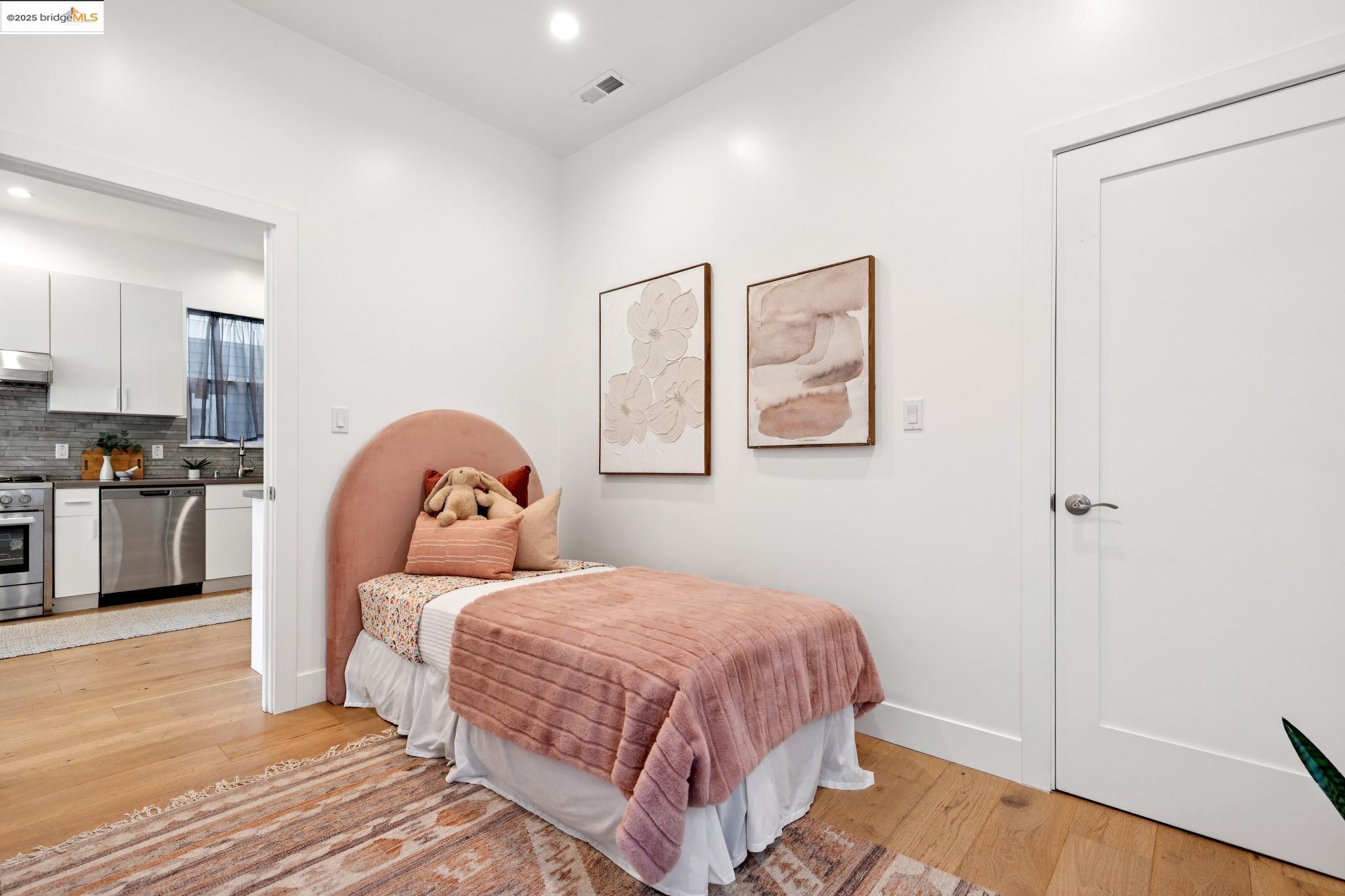 Detail Gallery Image 35 of 60 For 864 Arlington Ave, Oakland,  CA 94608 - 5 Beds | 5 Baths