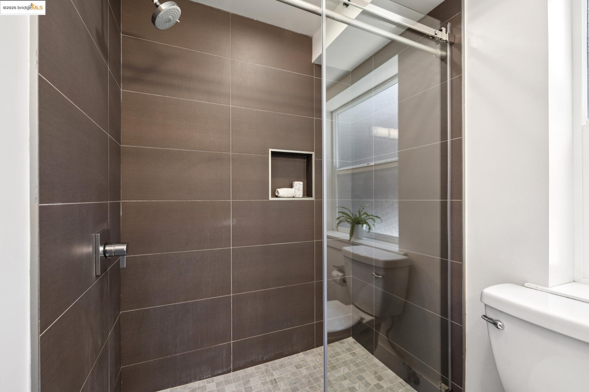 Detail Gallery Image 48 of 60 For 864 Arlington Ave, Oakland,  CA 94608 - 5 Beds | 5 Baths