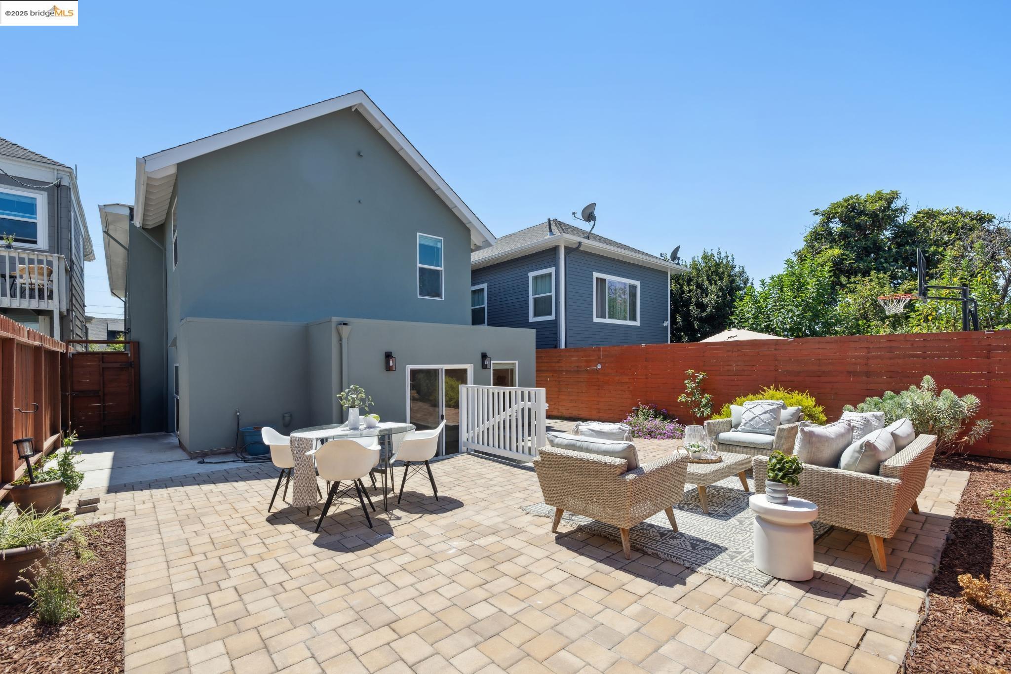 Detail Gallery Image 54 of 60 For 864 Arlington Ave, Oakland,  CA 94608 - 5 Beds | 5 Baths