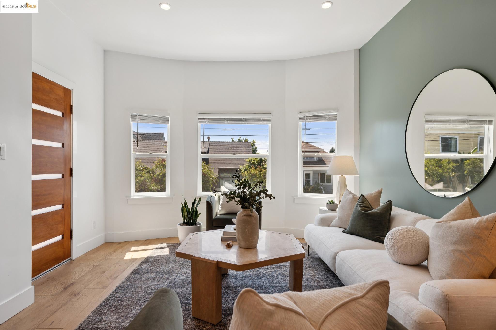 Detail Gallery Image 8 of 60 For 864 Arlington Ave, Oakland,  CA 94608 - 5 Beds | 5 Baths