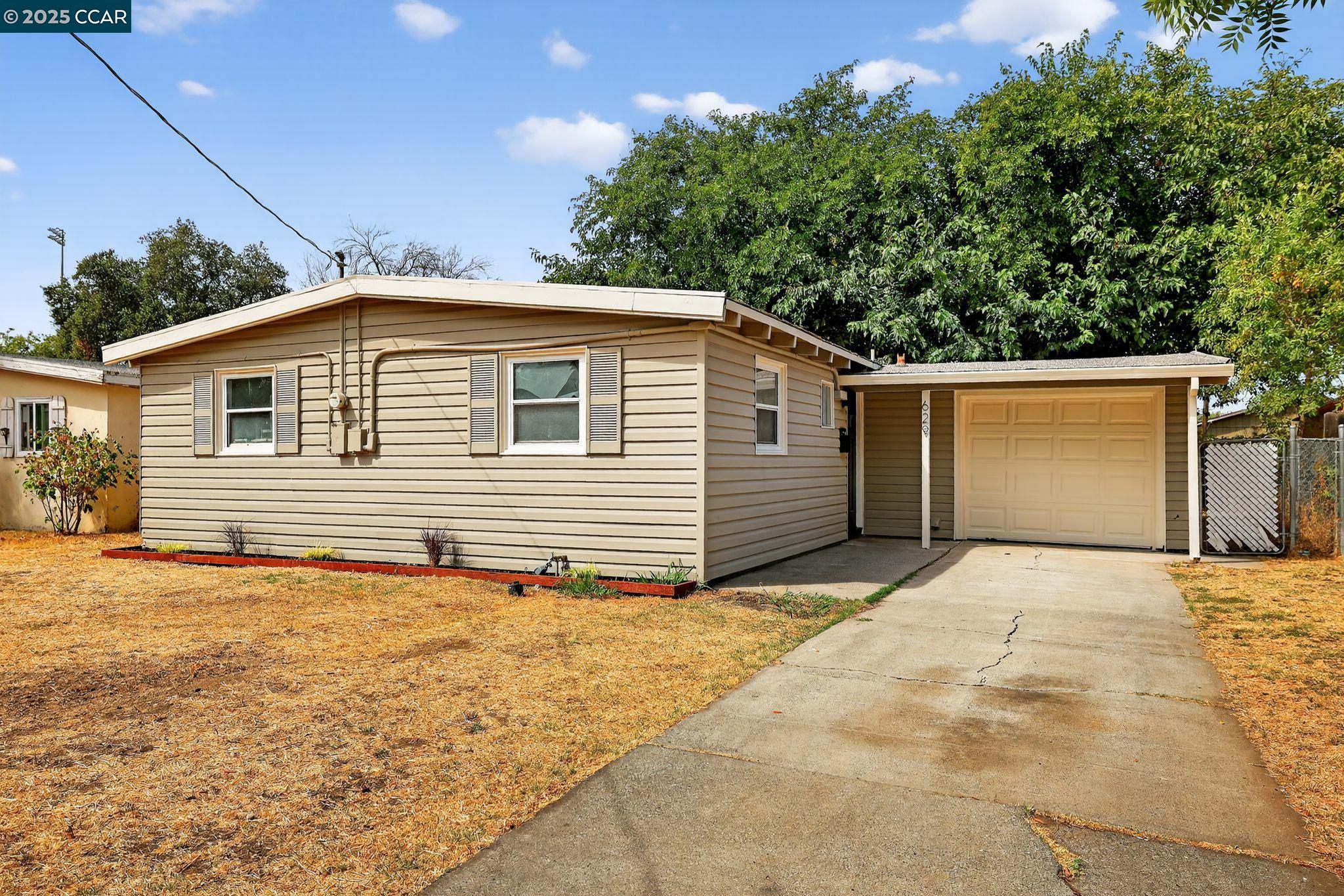 Detail Gallery Image 1 of 25 For 629 S Murdock Avenue, Willows,  CA 95988 - 3 Beds | 1 Baths