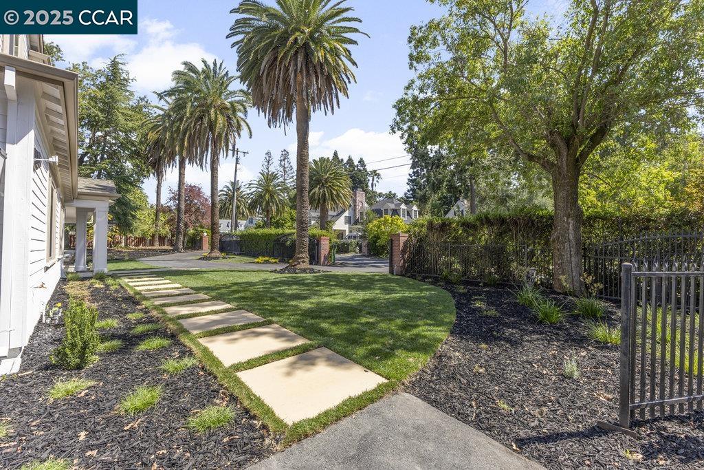 Detail Gallery Image 6 of 59 For 1953 La Cadena, Diablo,  CA 94528 - 6 Beds | 6 Baths