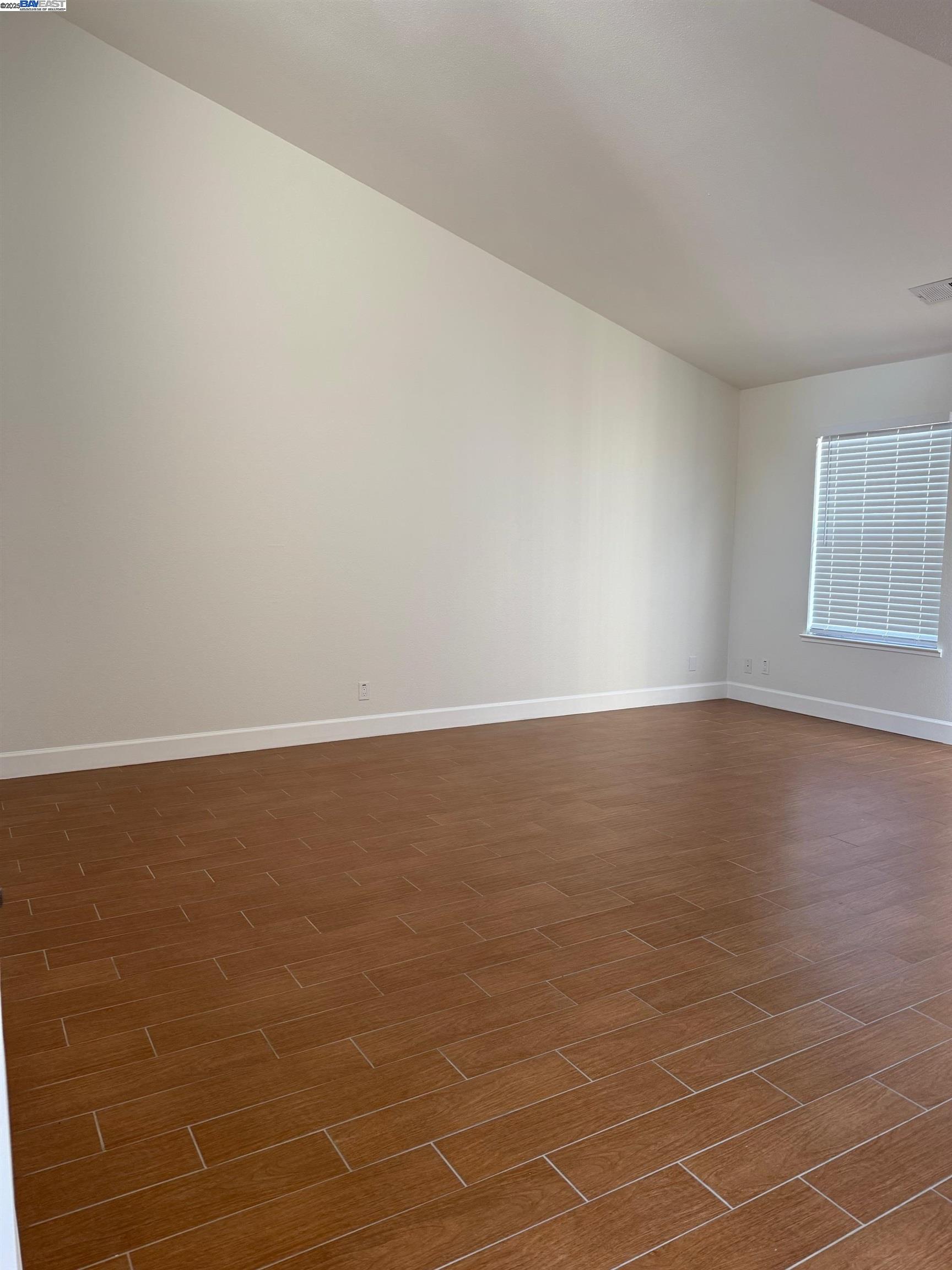 Detail Gallery Image 4 of 16 For 101 Portola Way #2,  Tracy,  CA 95376 - 2 Beds | 2/1 Baths