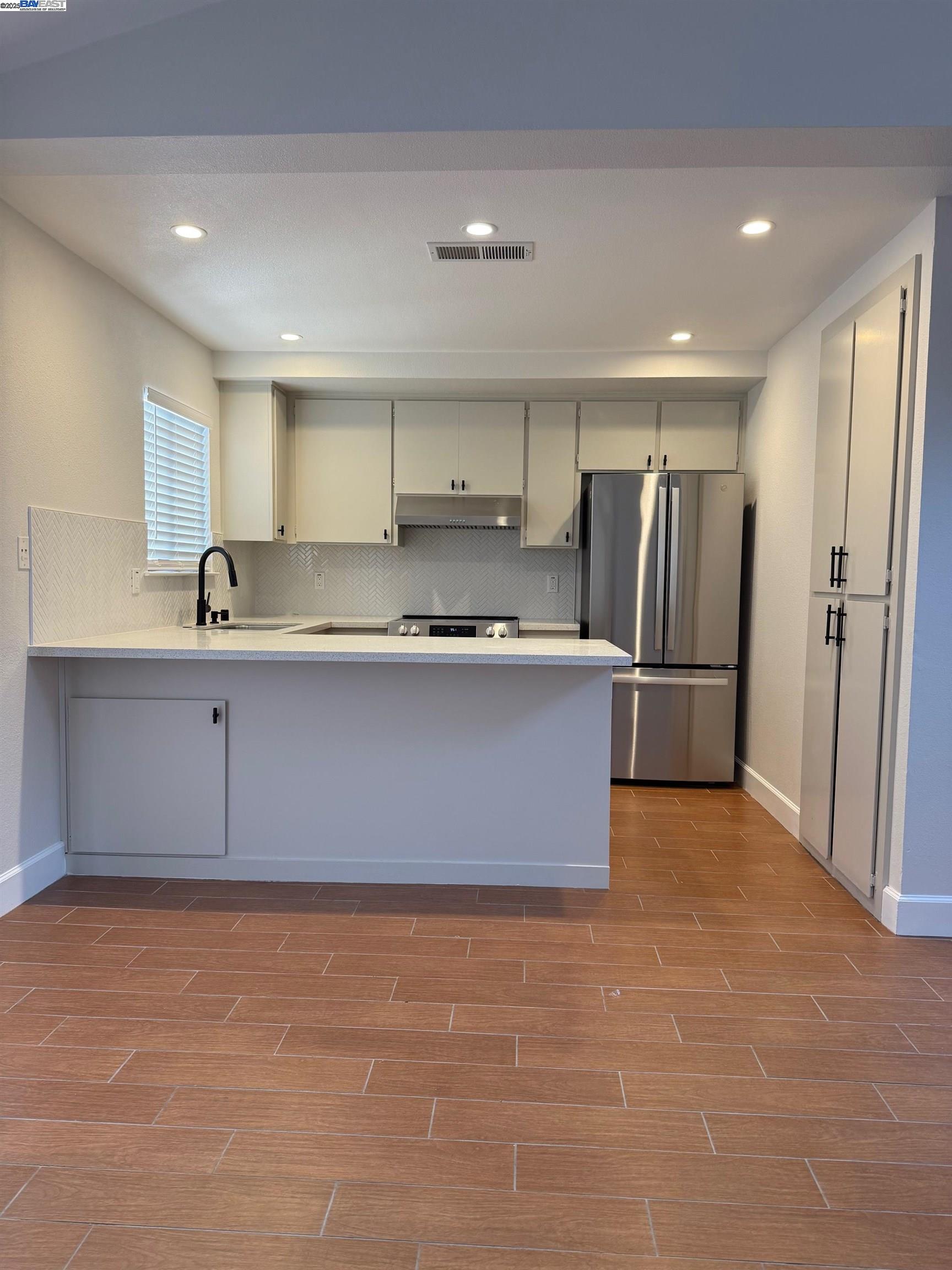 Detail Gallery Image 5 of 16 For 101 Portola Way #2,  Tracy,  CA 95376 - 2 Beds | 2/1 Baths