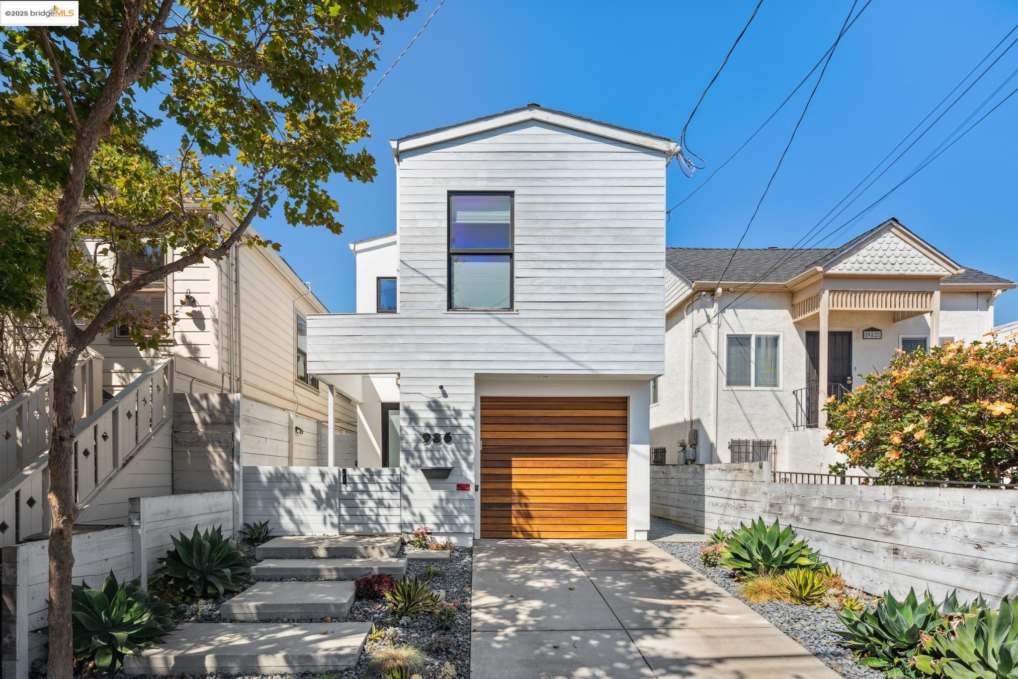 Detail Gallery Image 1 of 57 For 986 43rd Street, Oakland,  CA 94608 - 3 Beds | 2/1 Baths