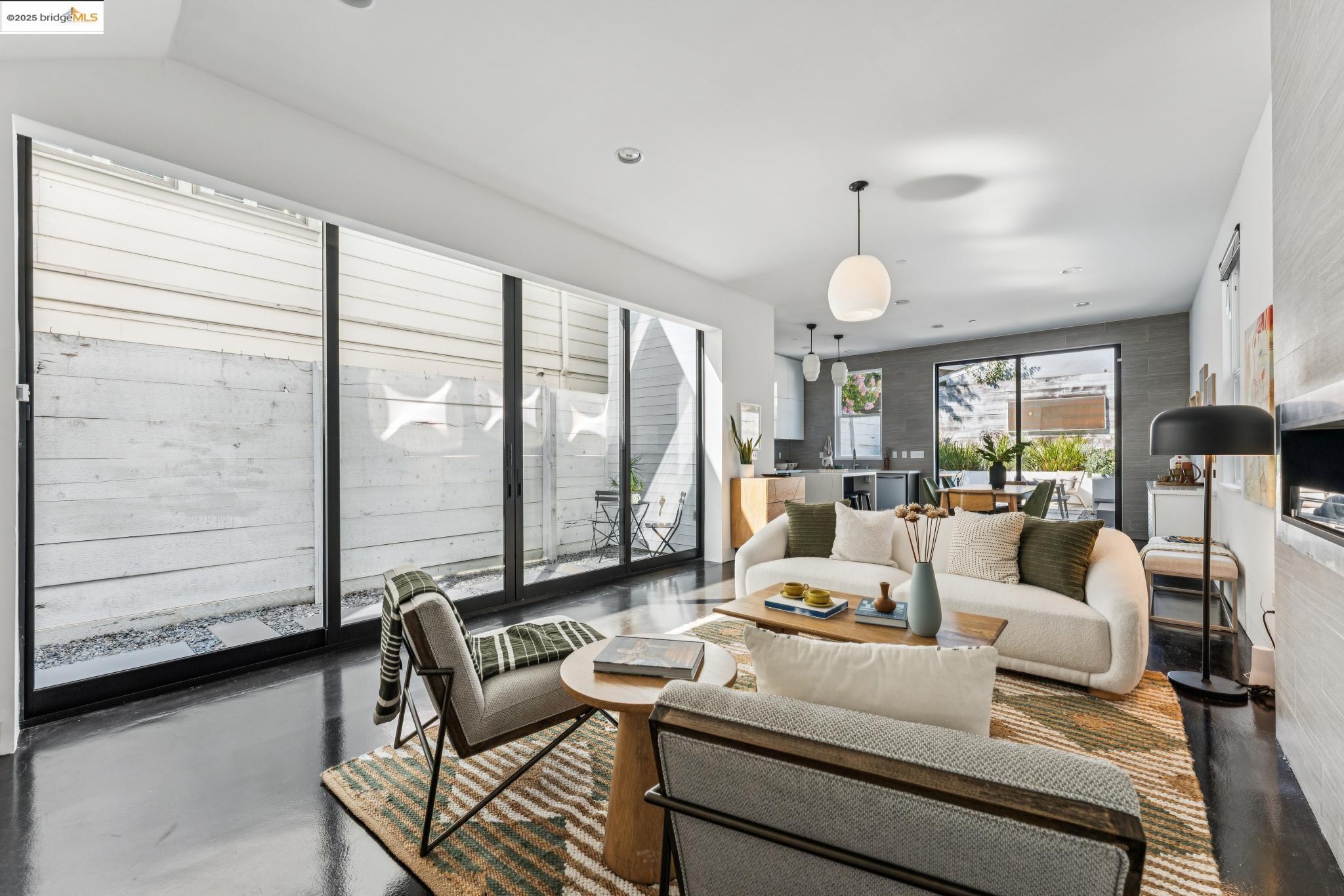 Detail Gallery Image 11 of 57 For 986 43rd Street, Oakland,  CA 94608 - 3 Beds | 2/1 Baths