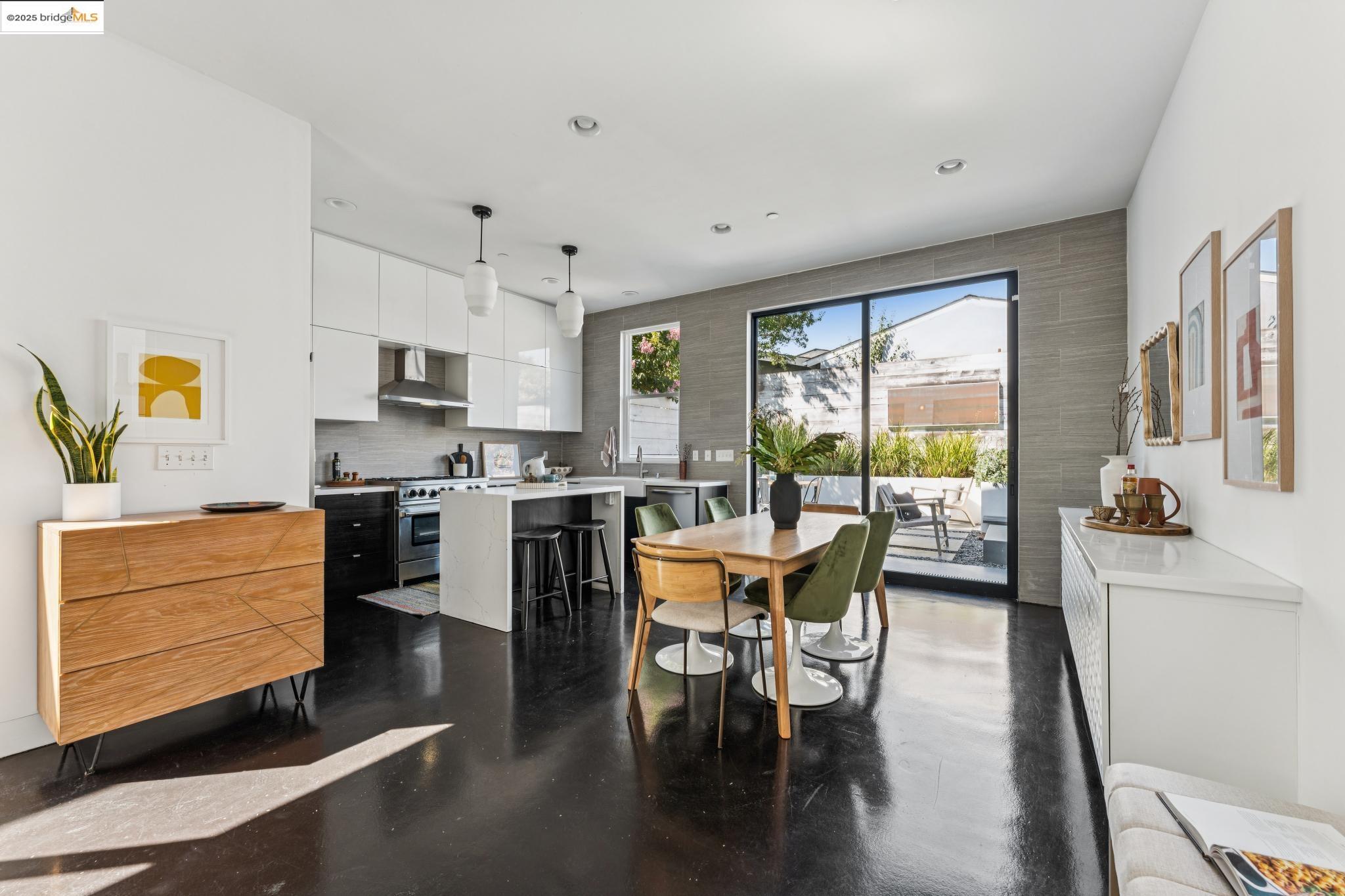 Detail Gallery Image 17 of 57 For 986 43rd Street, Oakland,  CA 94608 - 3 Beds | 2/1 Baths