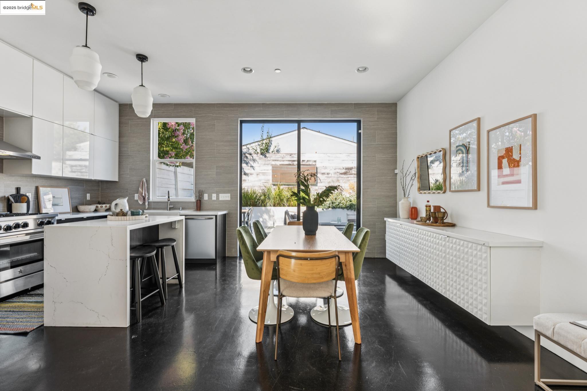 Detail Gallery Image 18 of 57 For 986 43rd Street, Oakland,  CA 94608 - 3 Beds | 2/1 Baths