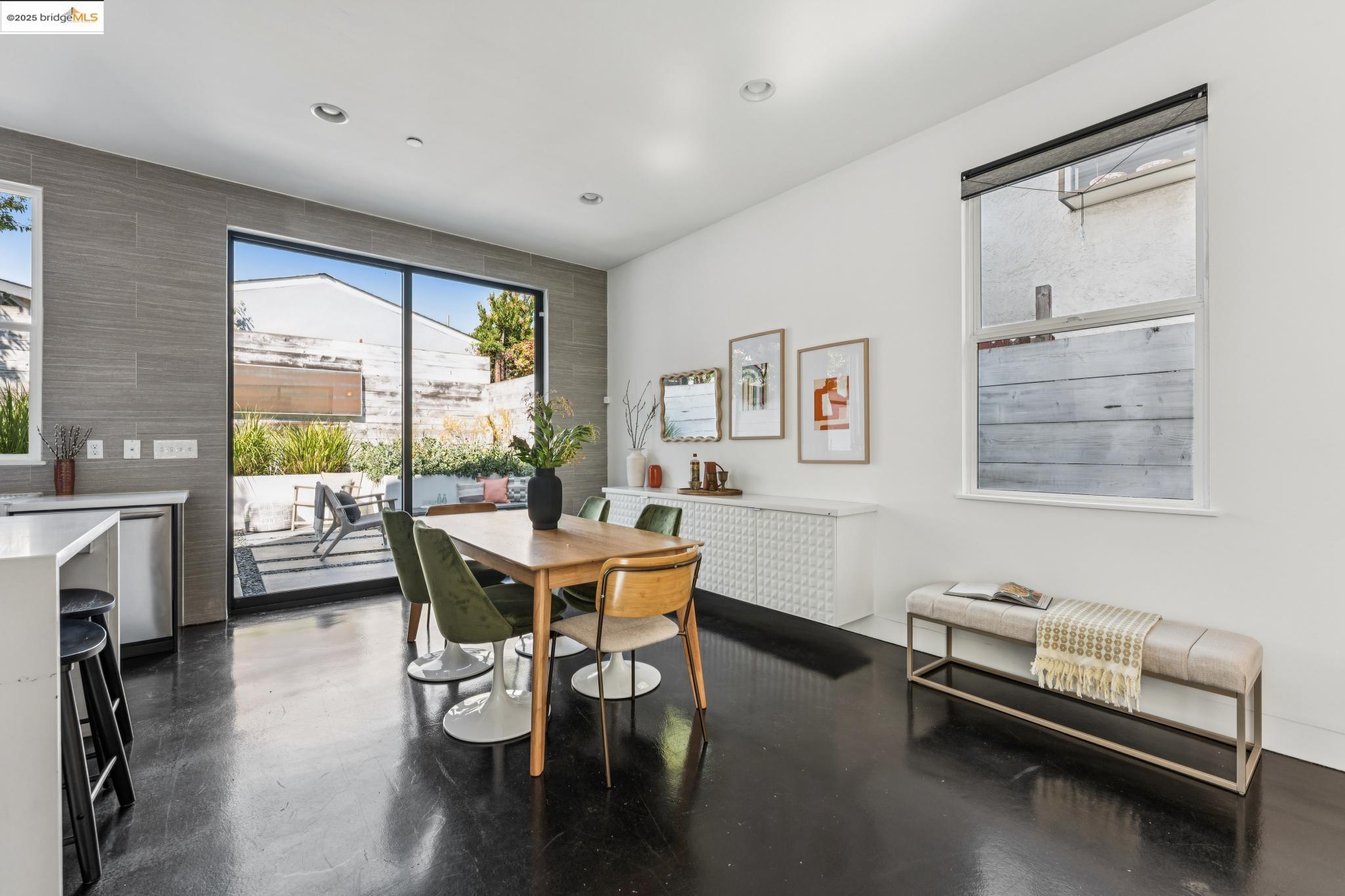 Detail Gallery Image 19 of 57 For 986 43rd Street, Oakland,  CA 94608 - 3 Beds | 2/1 Baths