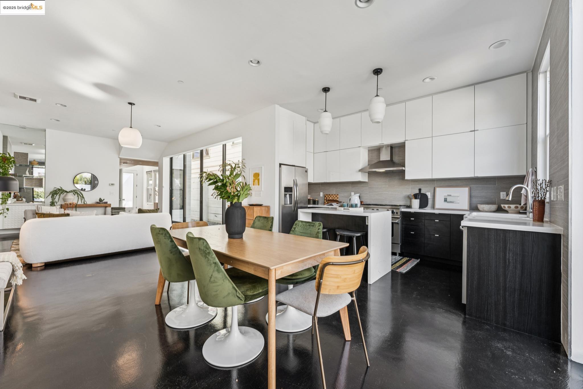 Detail Gallery Image 21 of 57 For 986 43rd Street, Oakland,  CA 94608 - 3 Beds | 2/1 Baths