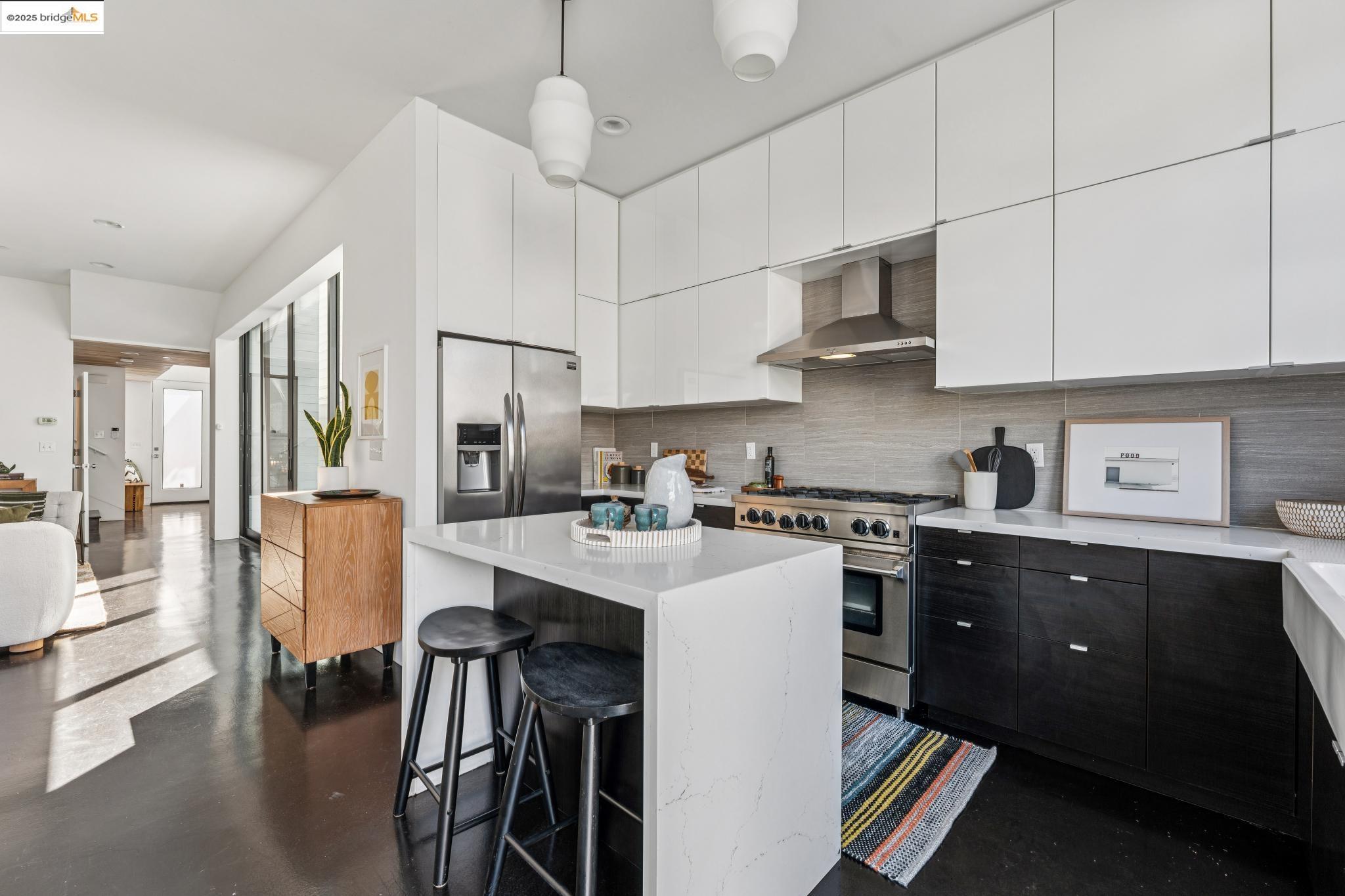 Detail Gallery Image 24 of 57 For 986 43rd Street, Oakland,  CA 94608 - 3 Beds | 2/1 Baths