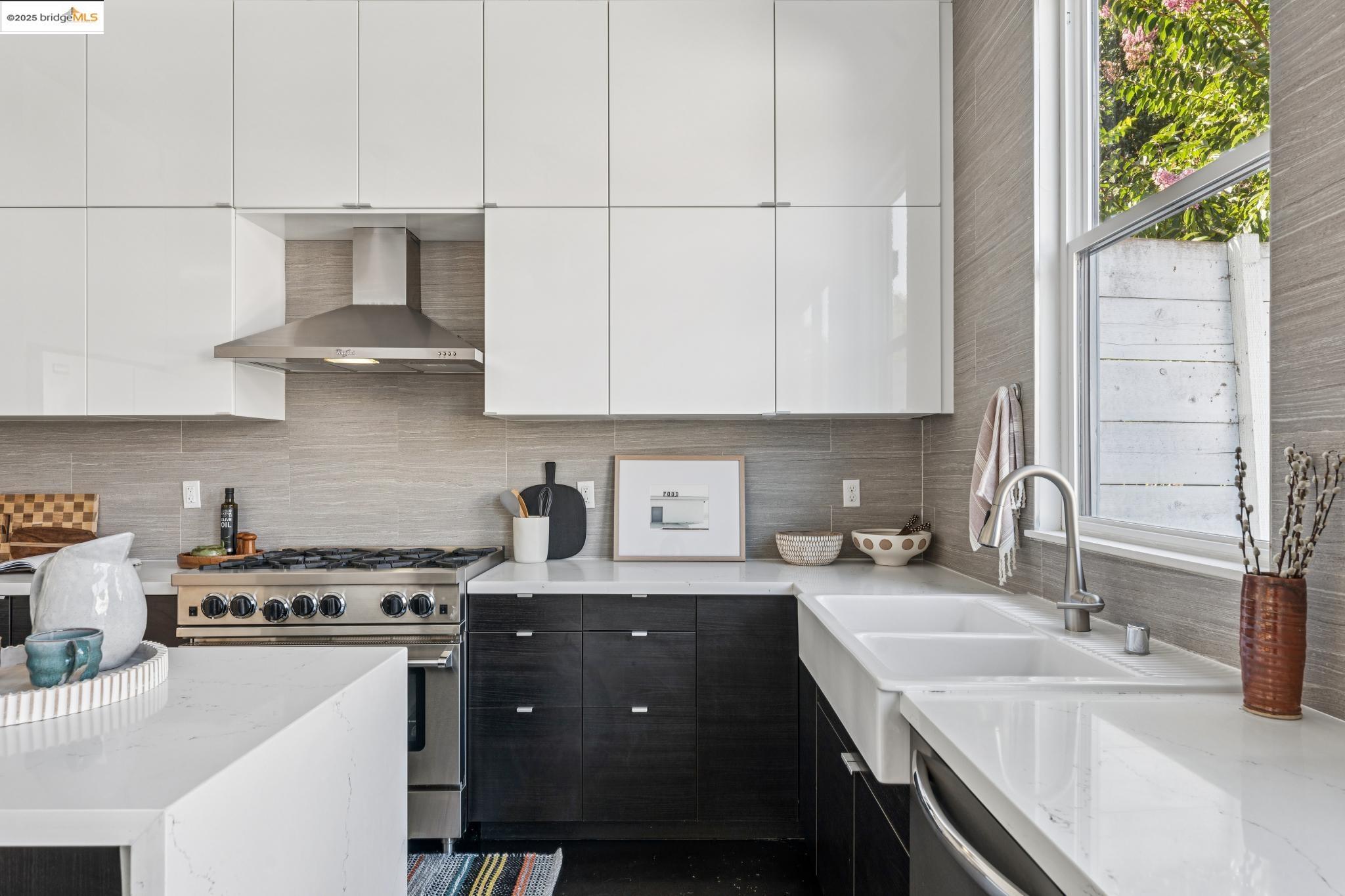 Detail Gallery Image 25 of 57 For 986 43rd Street, Oakland,  CA 94608 - 3 Beds | 2/1 Baths