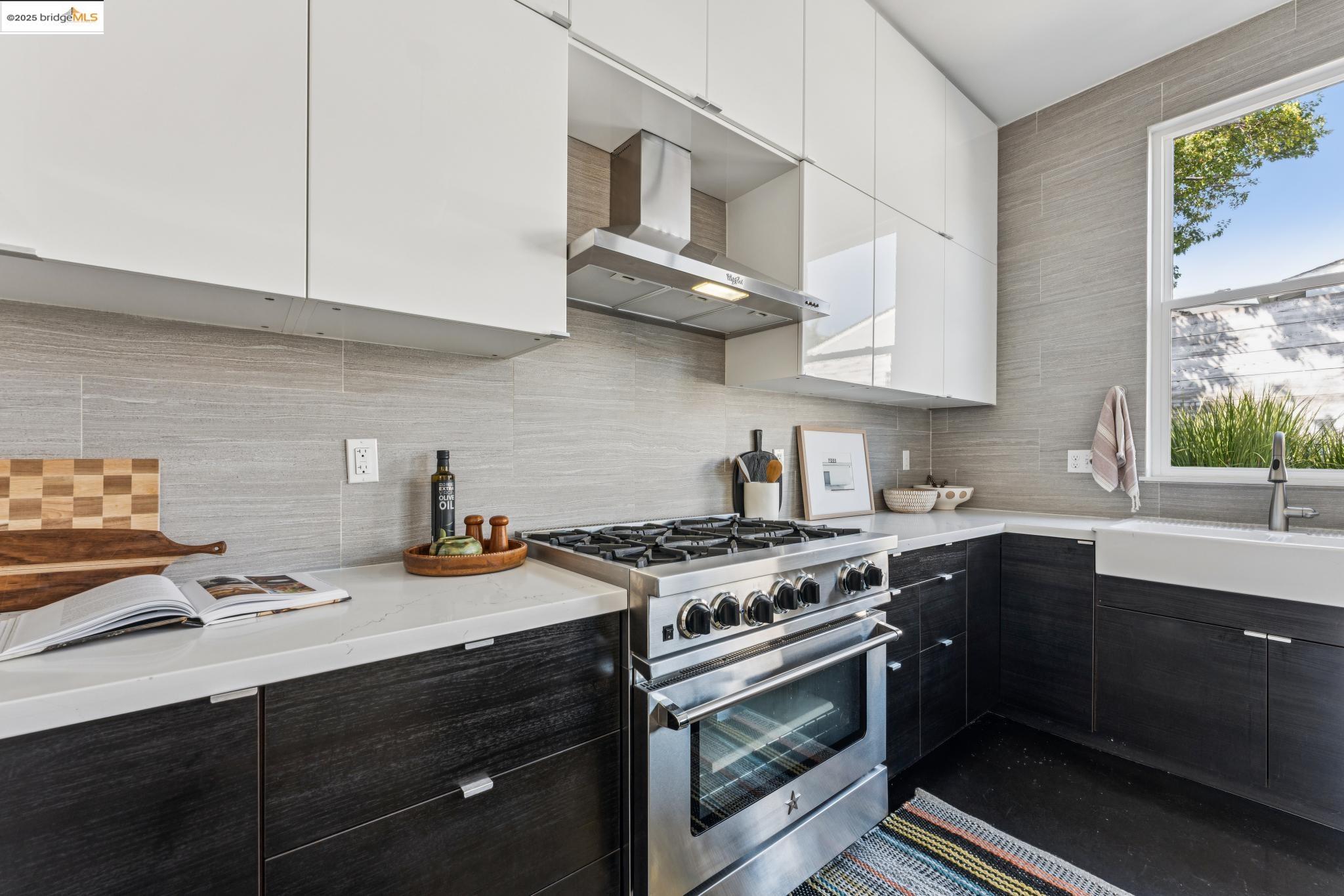 Detail Gallery Image 26 of 57 For 986 43rd Street, Oakland,  CA 94608 - 3 Beds | 2/1 Baths