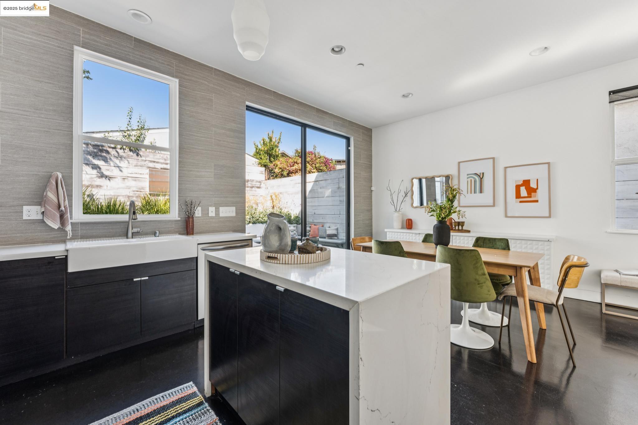 Detail Gallery Image 28 of 57 For 986 43rd Street, Oakland,  CA 94608 - 3 Beds | 2/1 Baths