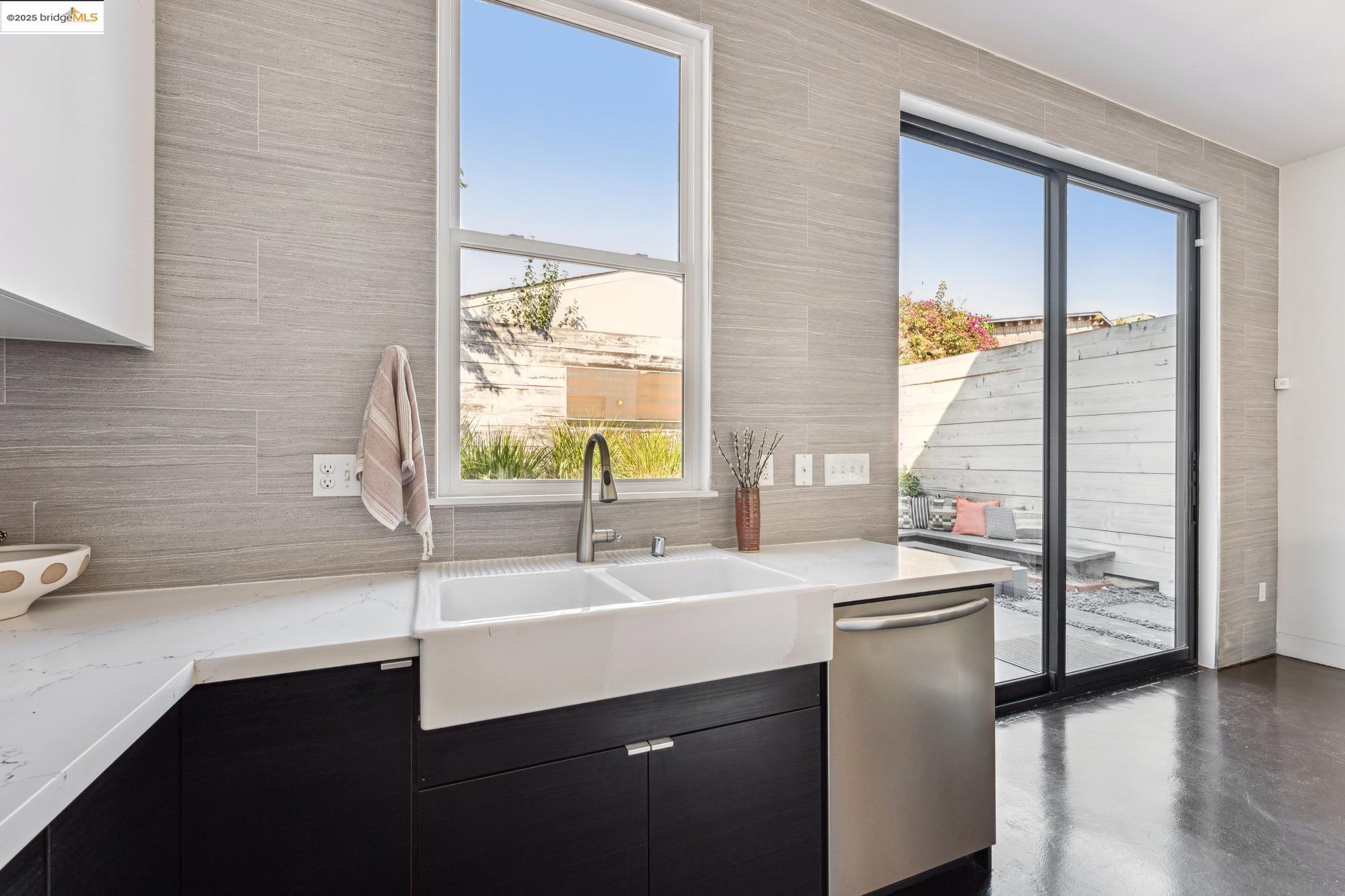 Detail Gallery Image 29 of 57 For 986 43rd Street, Oakland,  CA 94608 - 3 Beds | 2/1 Baths