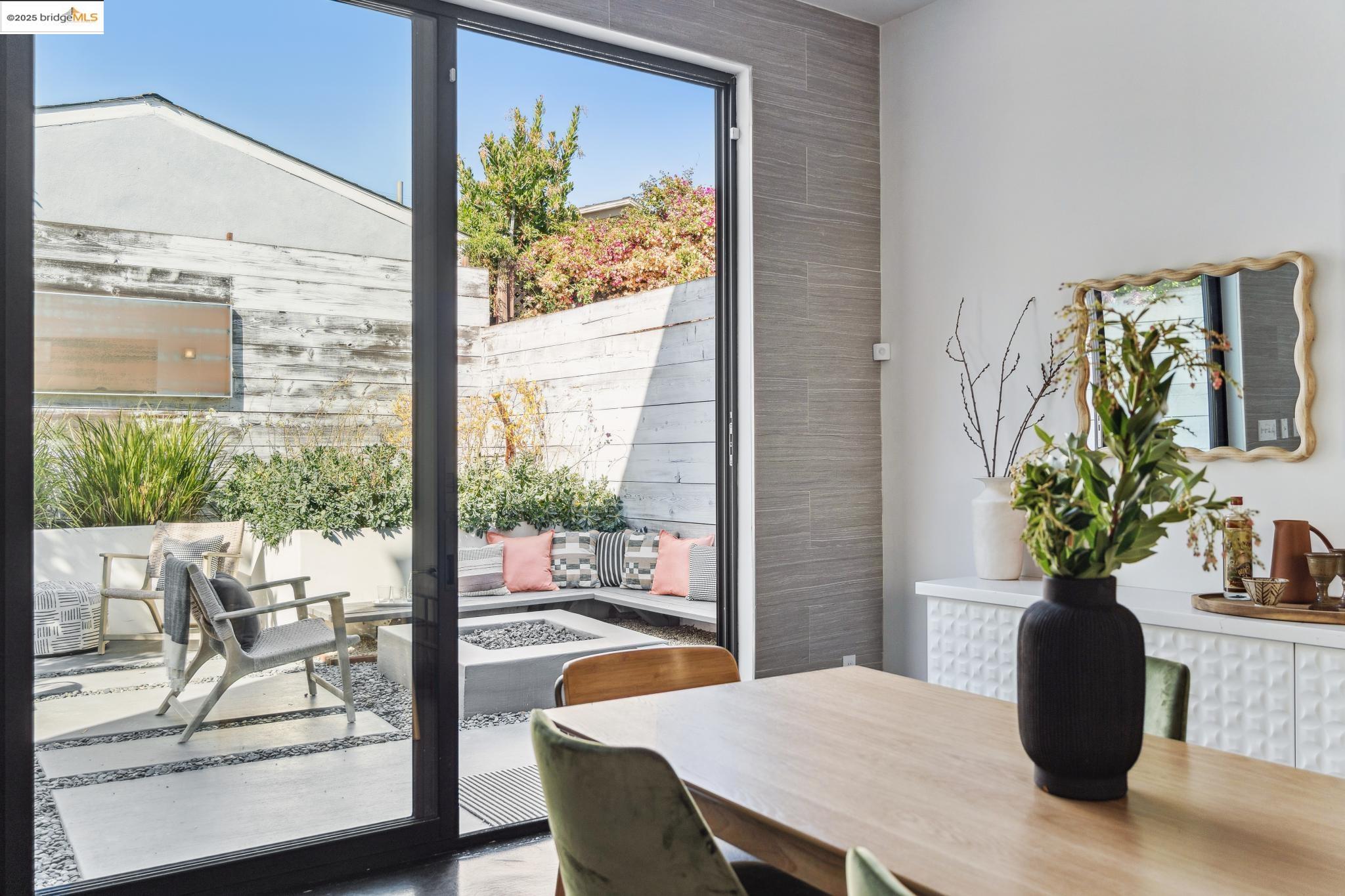 Detail Gallery Image 30 of 57 For 986 43rd Street, Oakland,  CA 94608 - 3 Beds | 2/1 Baths