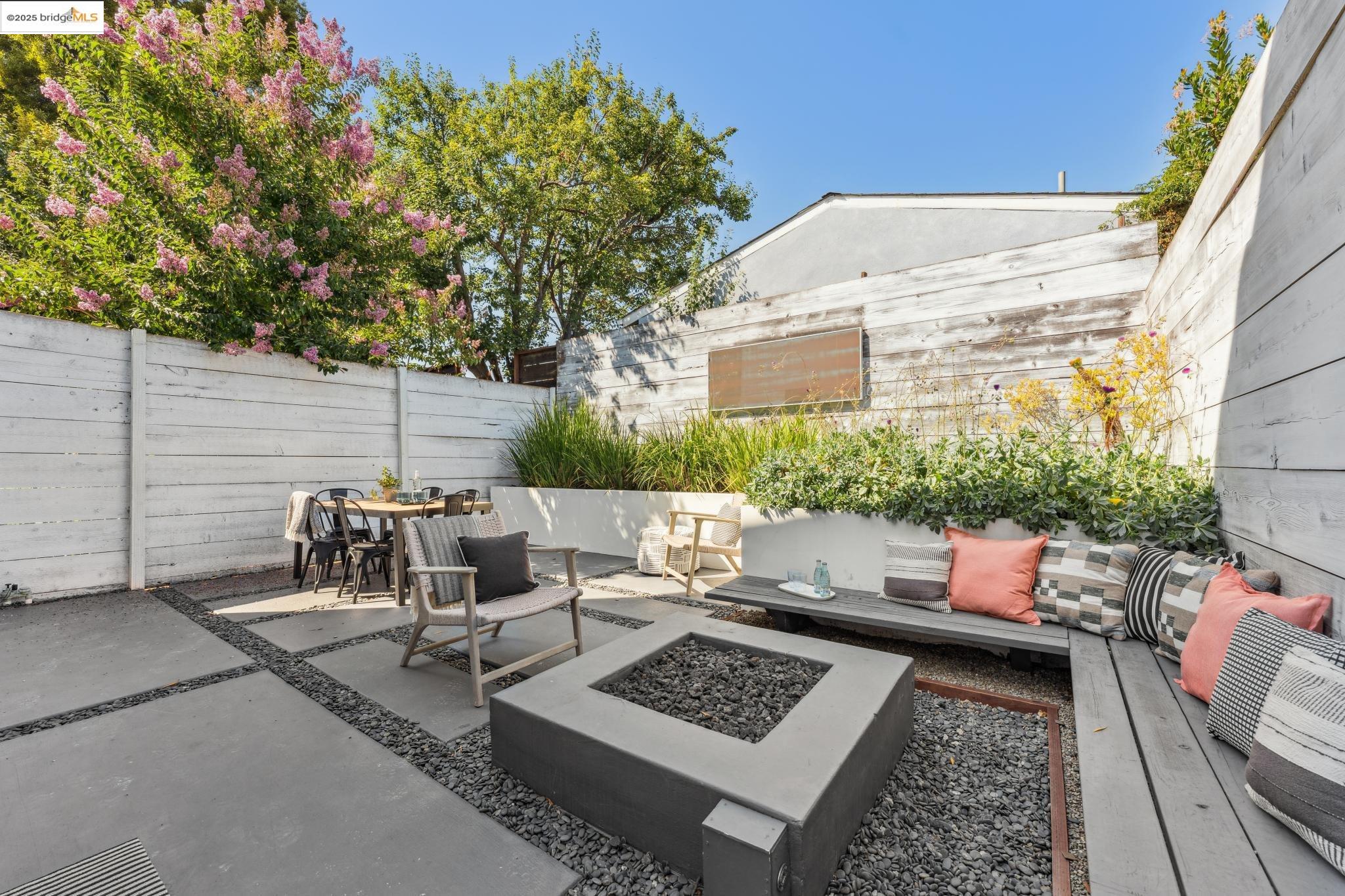 Detail Gallery Image 31 of 57 For 986 43rd Street, Oakland,  CA 94608 - 3 Beds | 2/1 Baths
