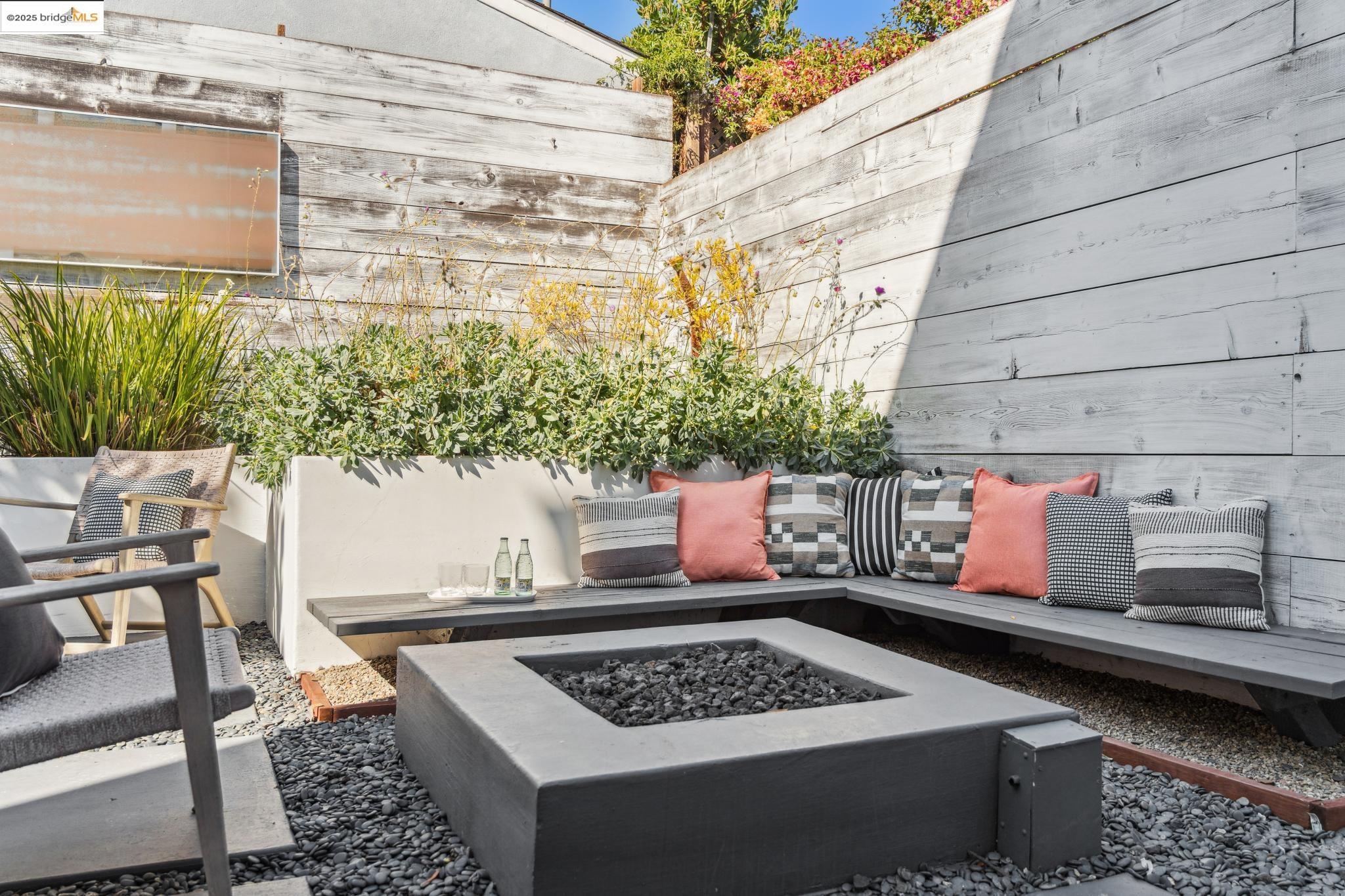 Detail Gallery Image 33 of 57 For 986 43rd Street, Oakland,  CA 94608 - 3 Beds | 2/1 Baths