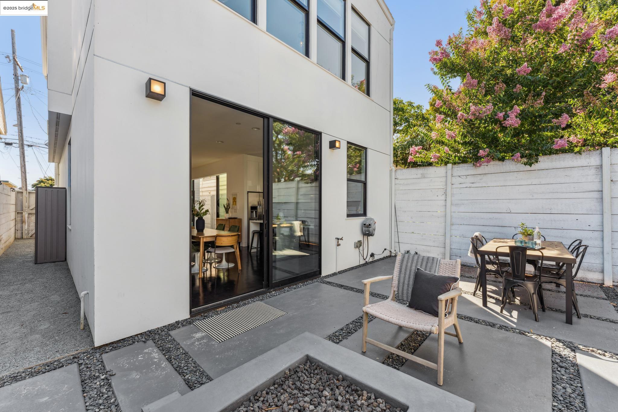 Detail Gallery Image 34 of 57 For 986 43rd Street, Oakland,  CA 94608 - 3 Beds | 2/1 Baths