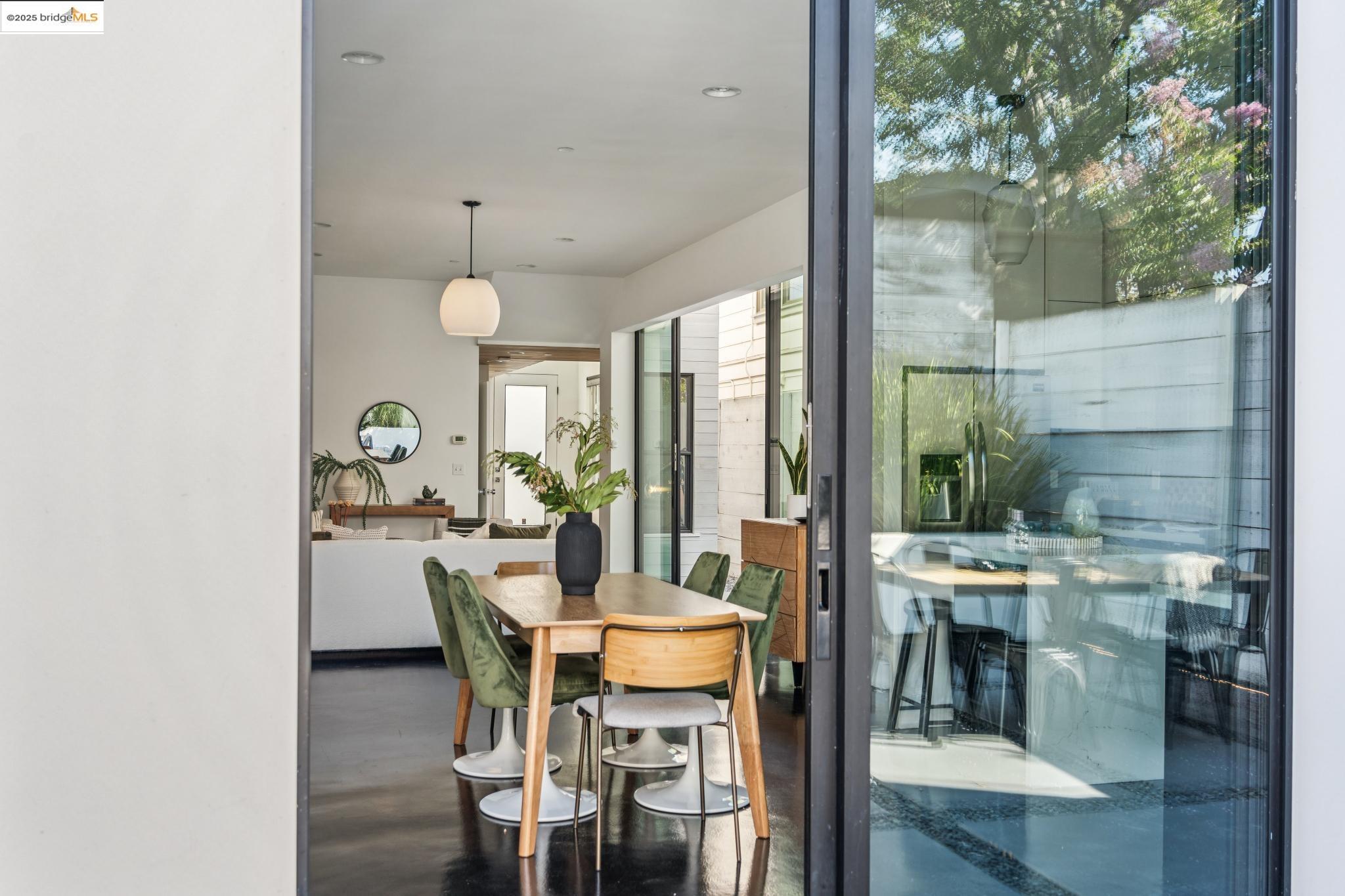 Detail Gallery Image 35 of 57 For 986 43rd Street, Oakland,  CA 94608 - 3 Beds | 2/1 Baths