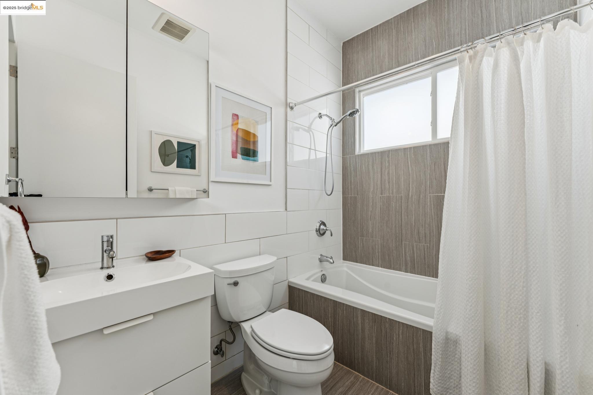 Detail Gallery Image 41 of 57 For 986 43rd Street, Oakland,  CA 94608 - 3 Beds | 2/1 Baths
